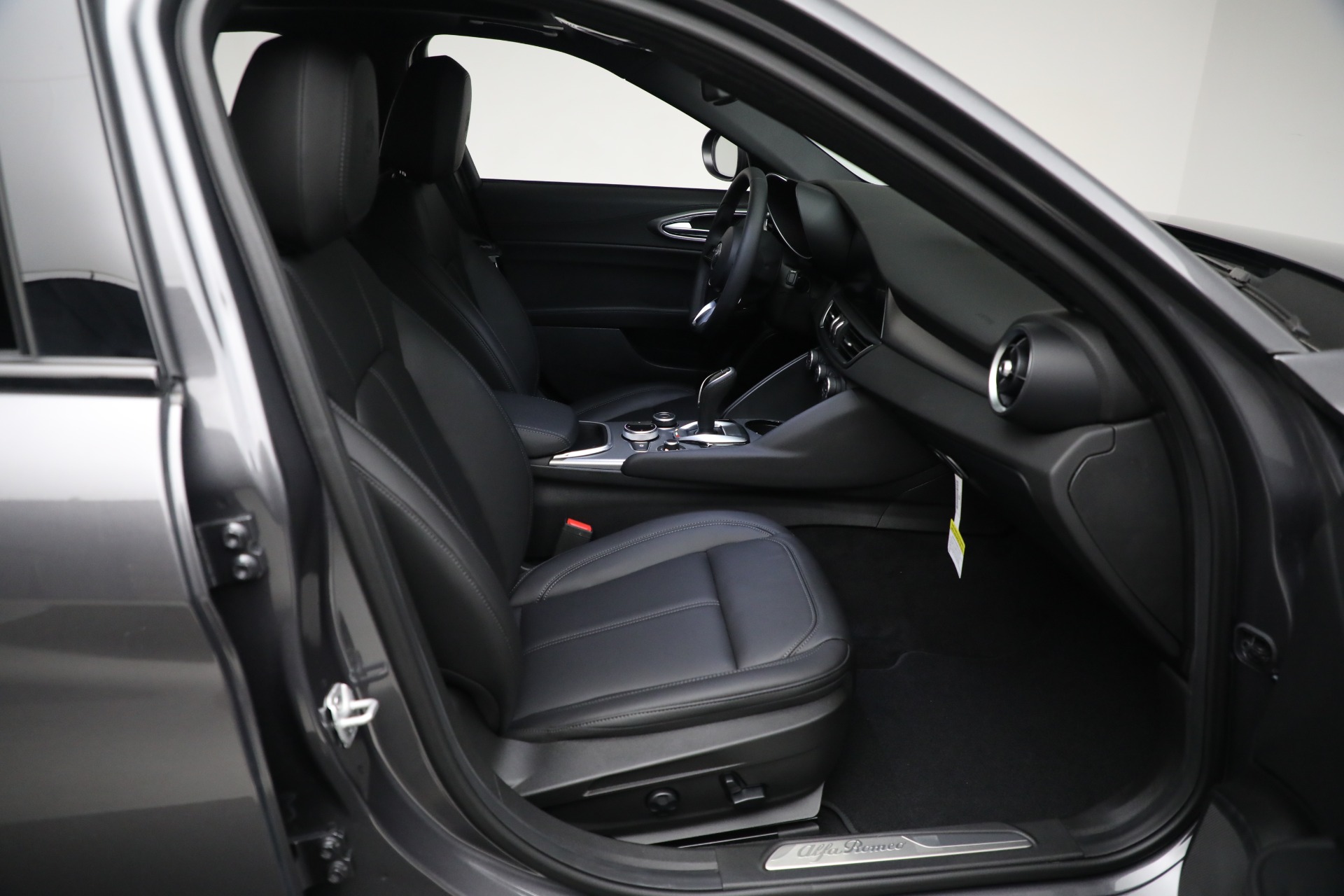 New-2024-Alfa-Romeo-Giulia-Ti