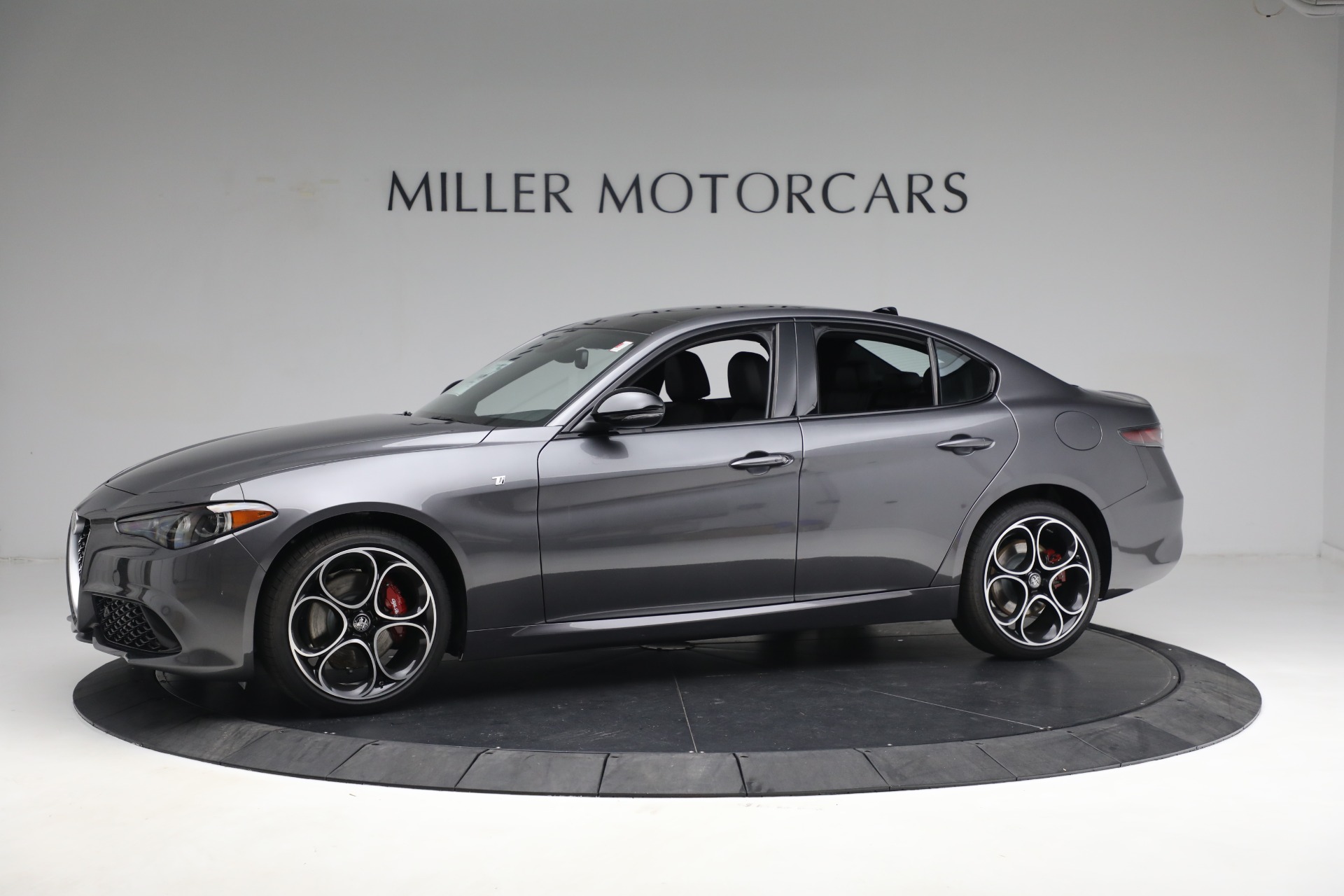 New-2024-Alfa-Romeo-Giulia-Ti