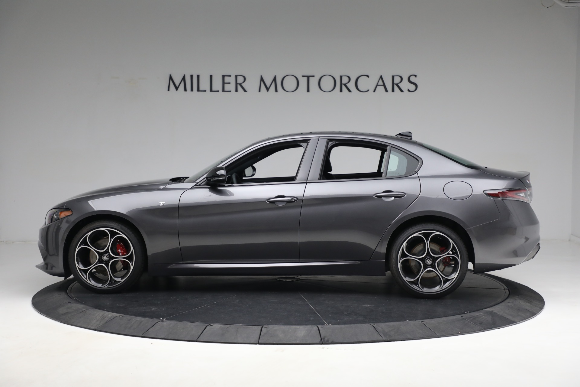 New-2024-Alfa-Romeo-Giulia-Ti