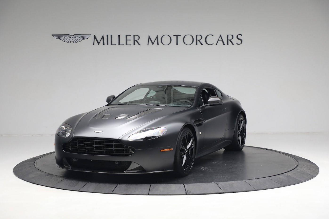 Used-2012-Aston-Martin-V12-Vantage-Carbon-Black