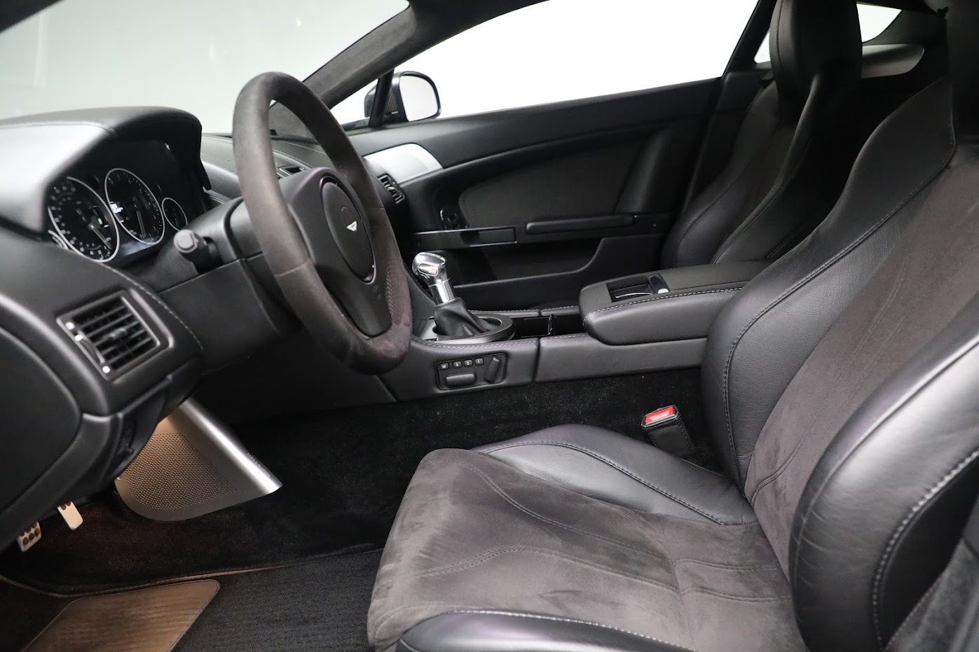 Used-2012-Aston-Martin-V12-Vantage-Carbon-Black