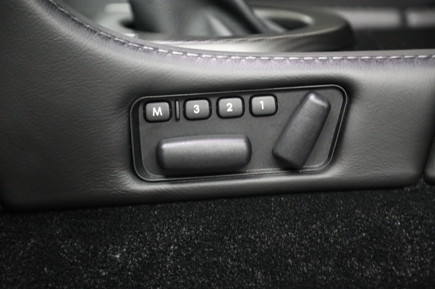 Used-2012-Aston-Martin-V12-Vantage-Carbon-Black