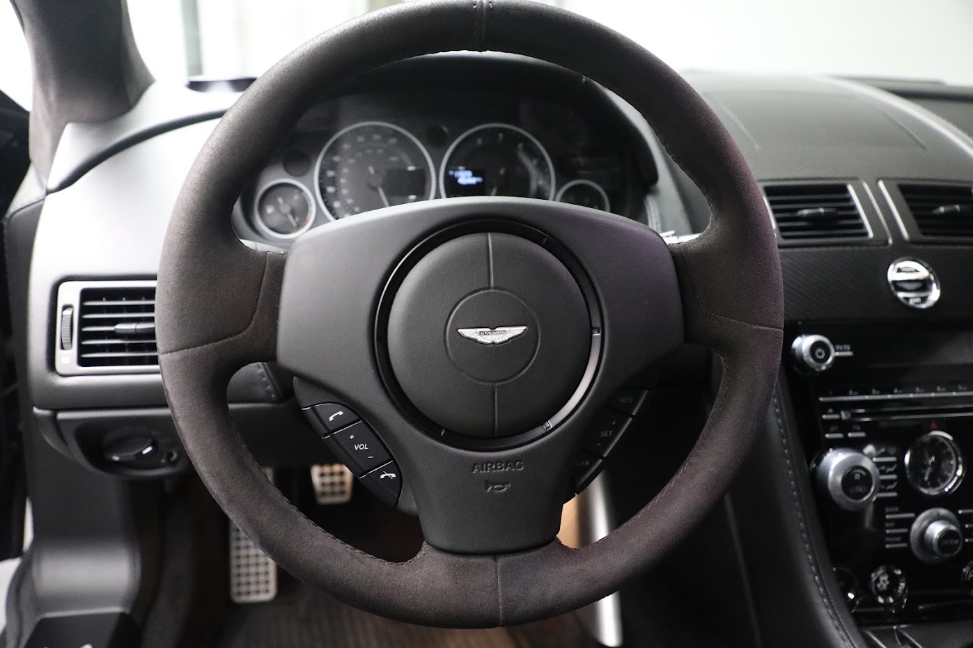 Used-2012-Aston-Martin-V12-Vantage-Carbon-Black