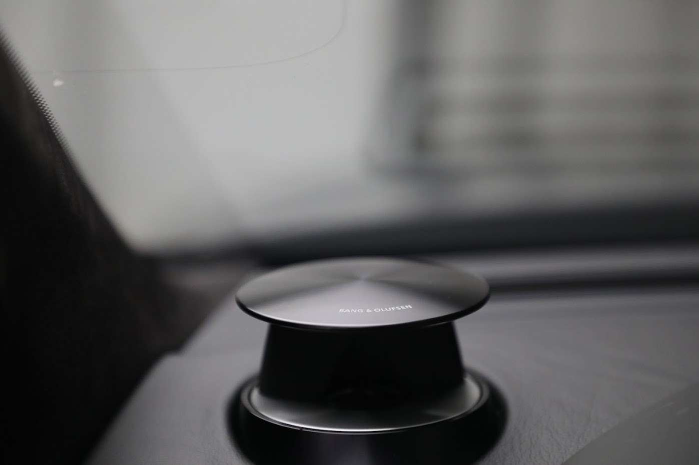 Used-2012-Aston-Martin-V12-Vantage-Carbon-Black