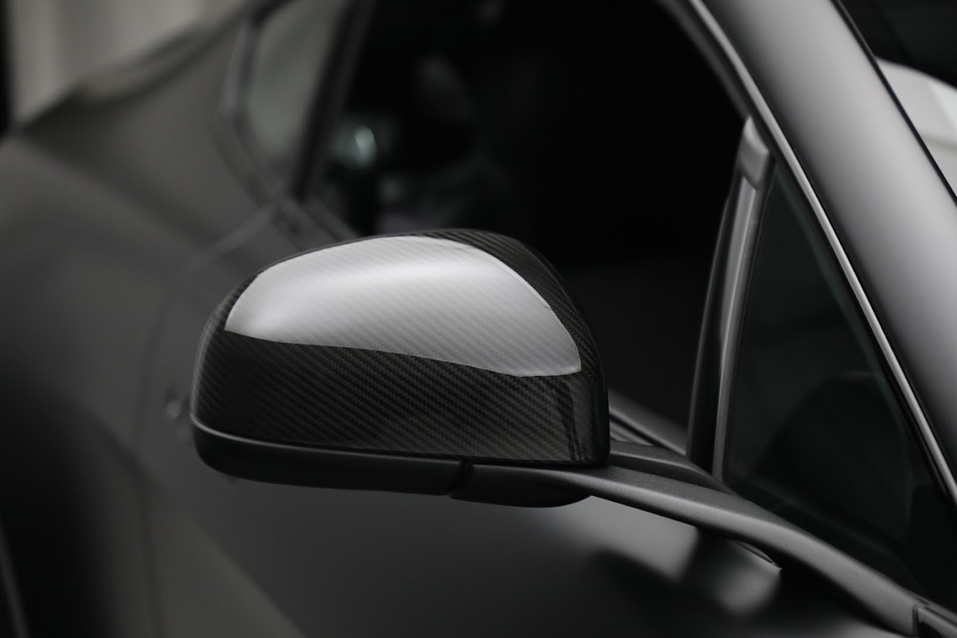 Used-2012-Aston-Martin-V12-Vantage-Carbon-Black