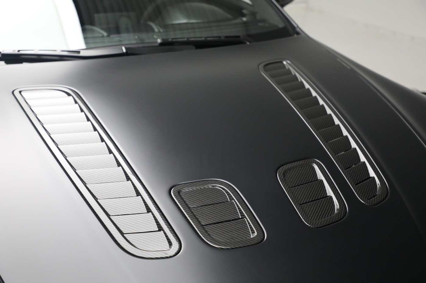 Used-2012-Aston-Martin-V12-Vantage-Carbon-Black