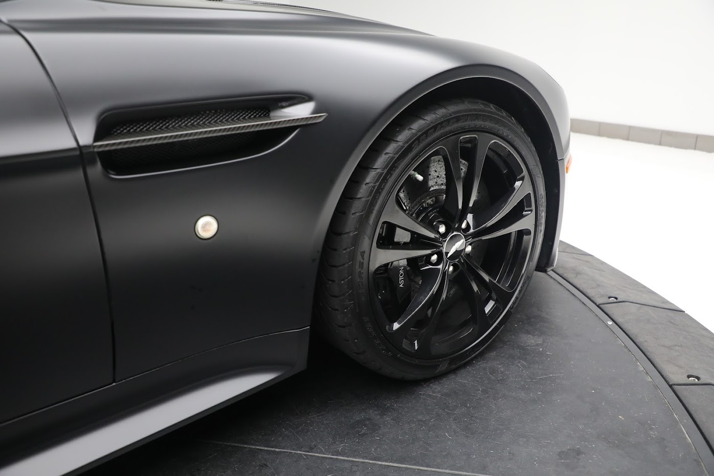 Used-2012-Aston-Martin-V12-Vantage-Carbon-Black