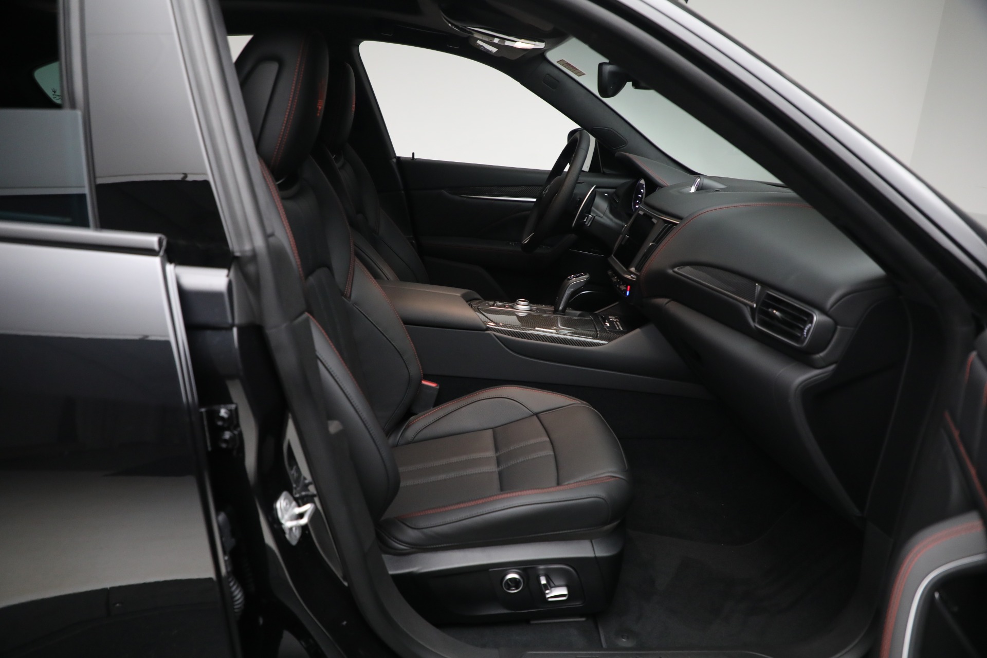 New-2024-Maserati-Levante-Modena-Ultima