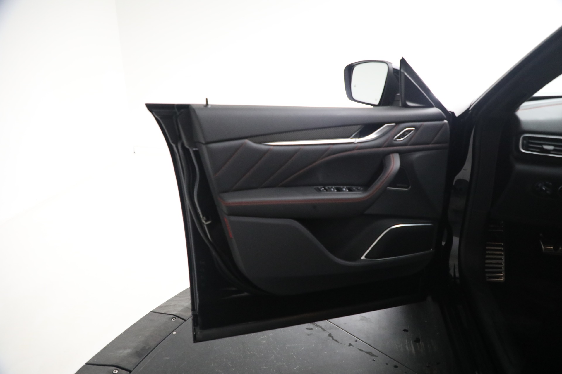 New-2024-Maserati-Levante-Modena-Ultima