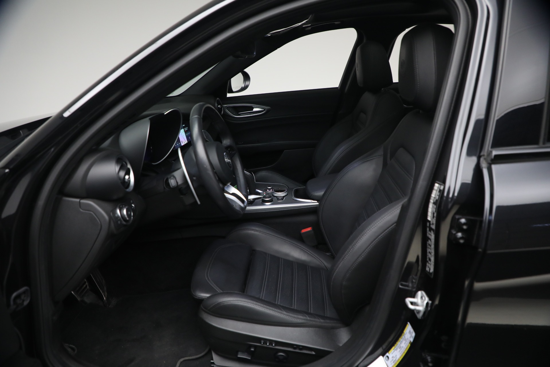Used-2024-Alfa-Romeo-Giulia-Veloce