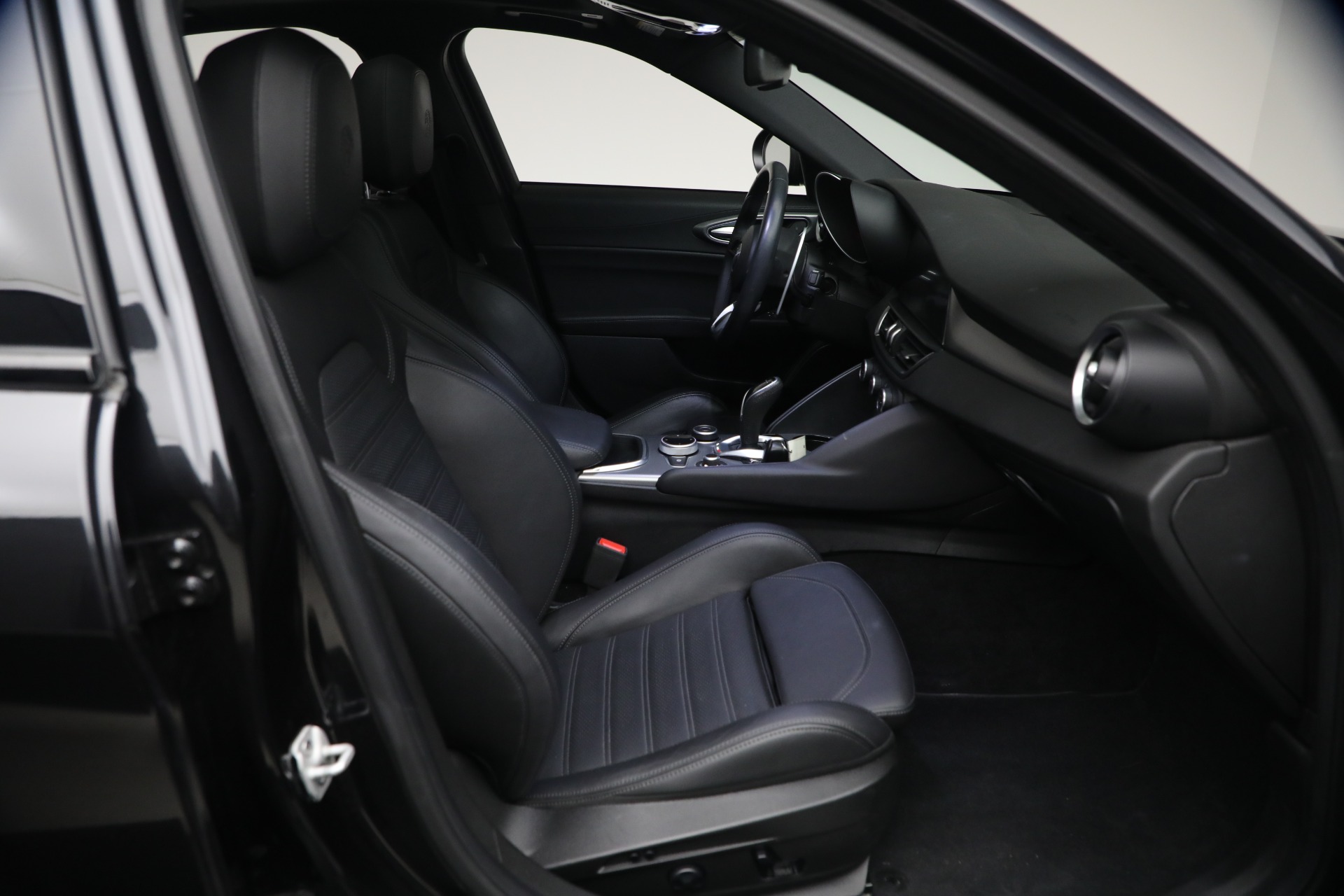 Used-2024-Alfa-Romeo-Giulia-Veloce
