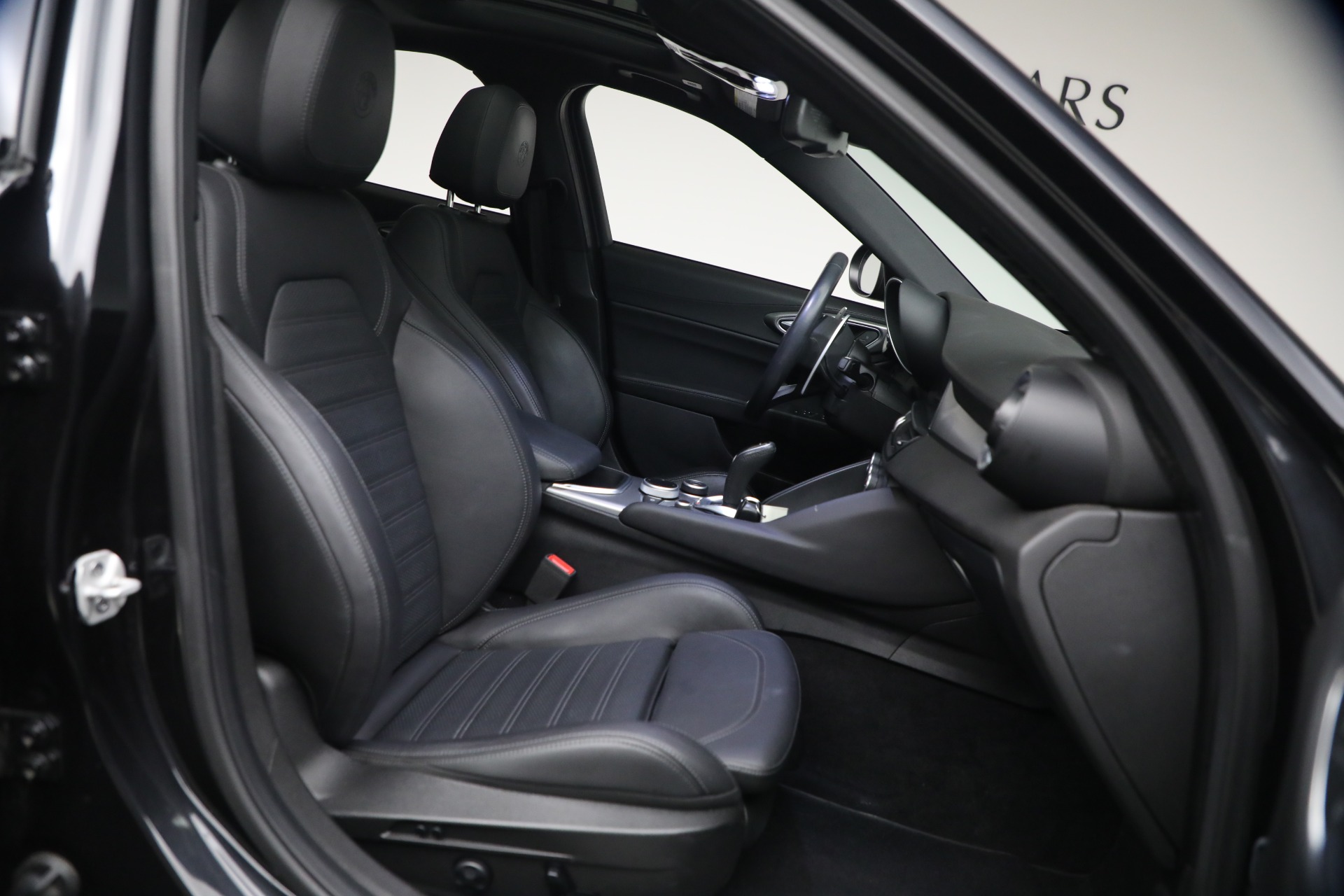 Used-2024-Alfa-Romeo-Giulia-Veloce