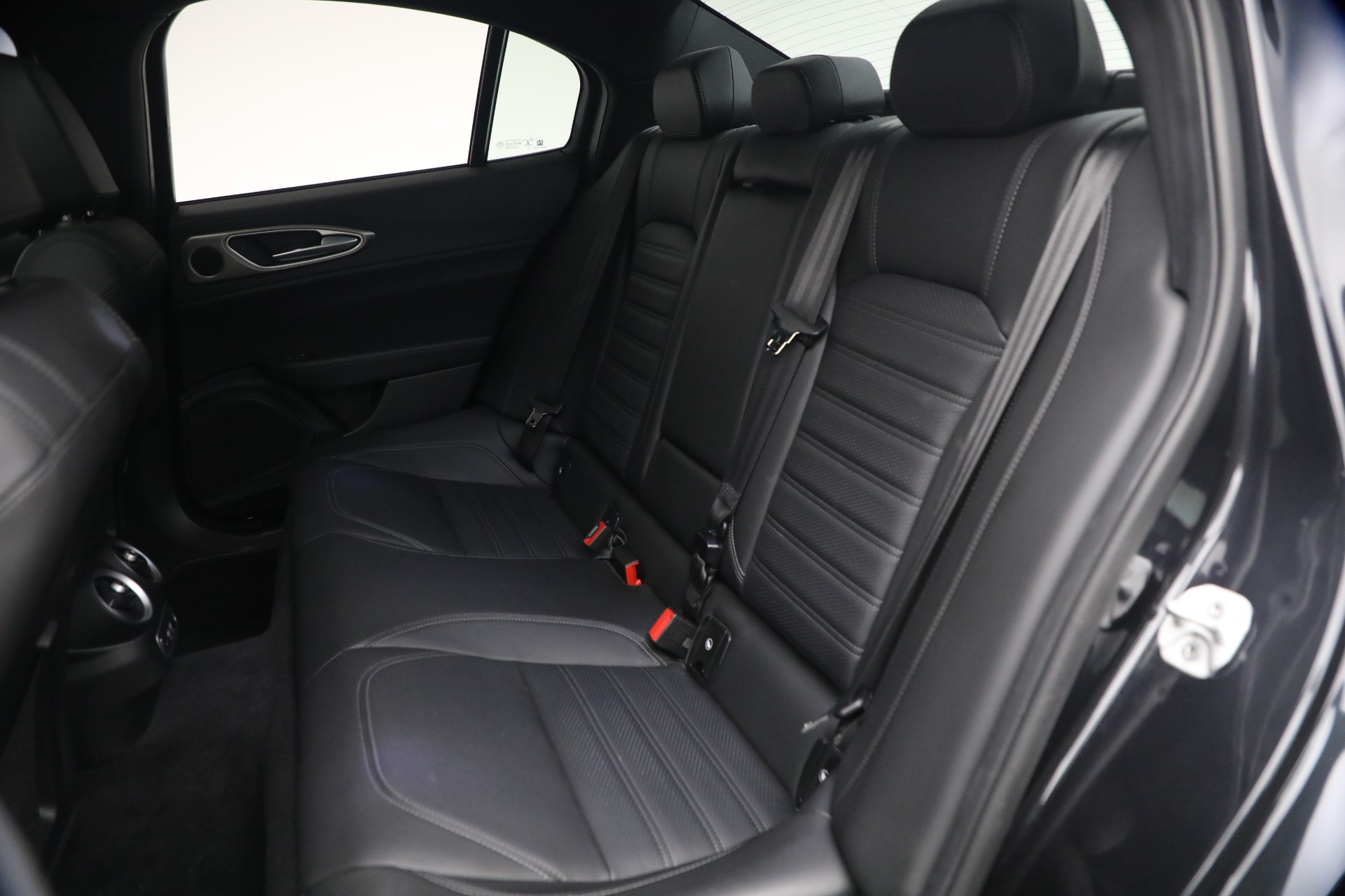 Used-2024-Alfa-Romeo-Giulia-Veloce