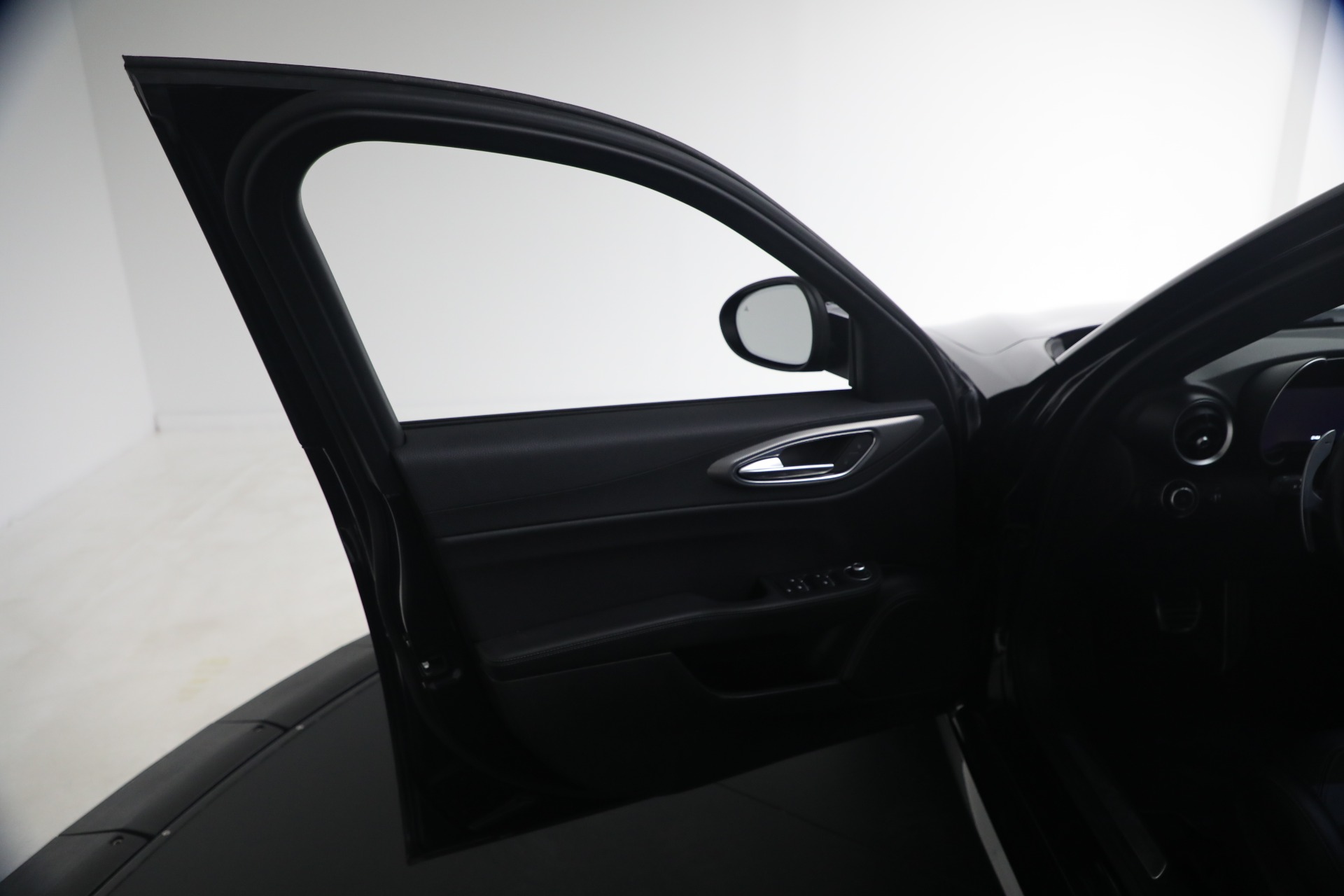 Used-2024-Alfa-Romeo-Giulia-Veloce