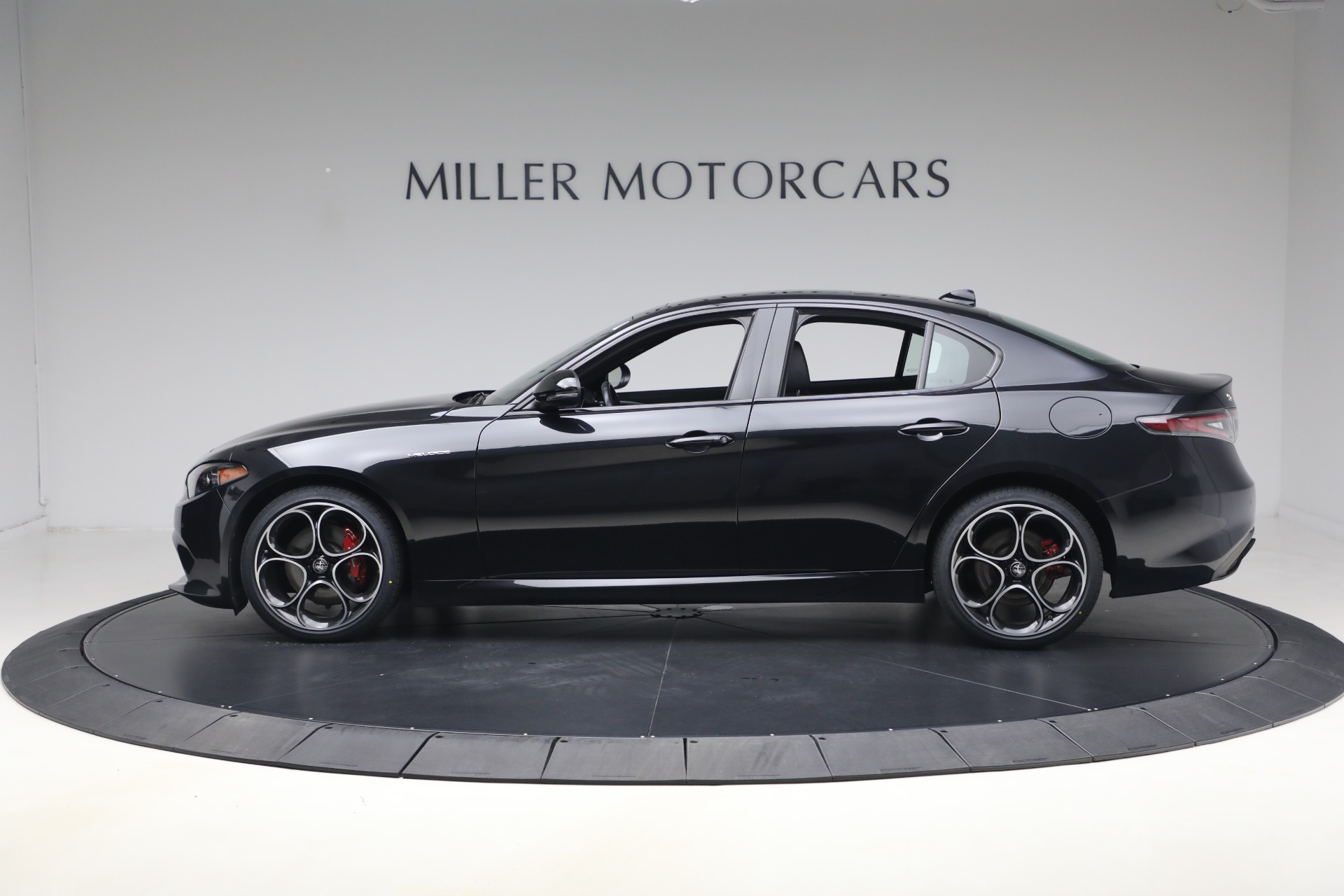 Used-2024-Alfa-Romeo-Giulia-Veloce