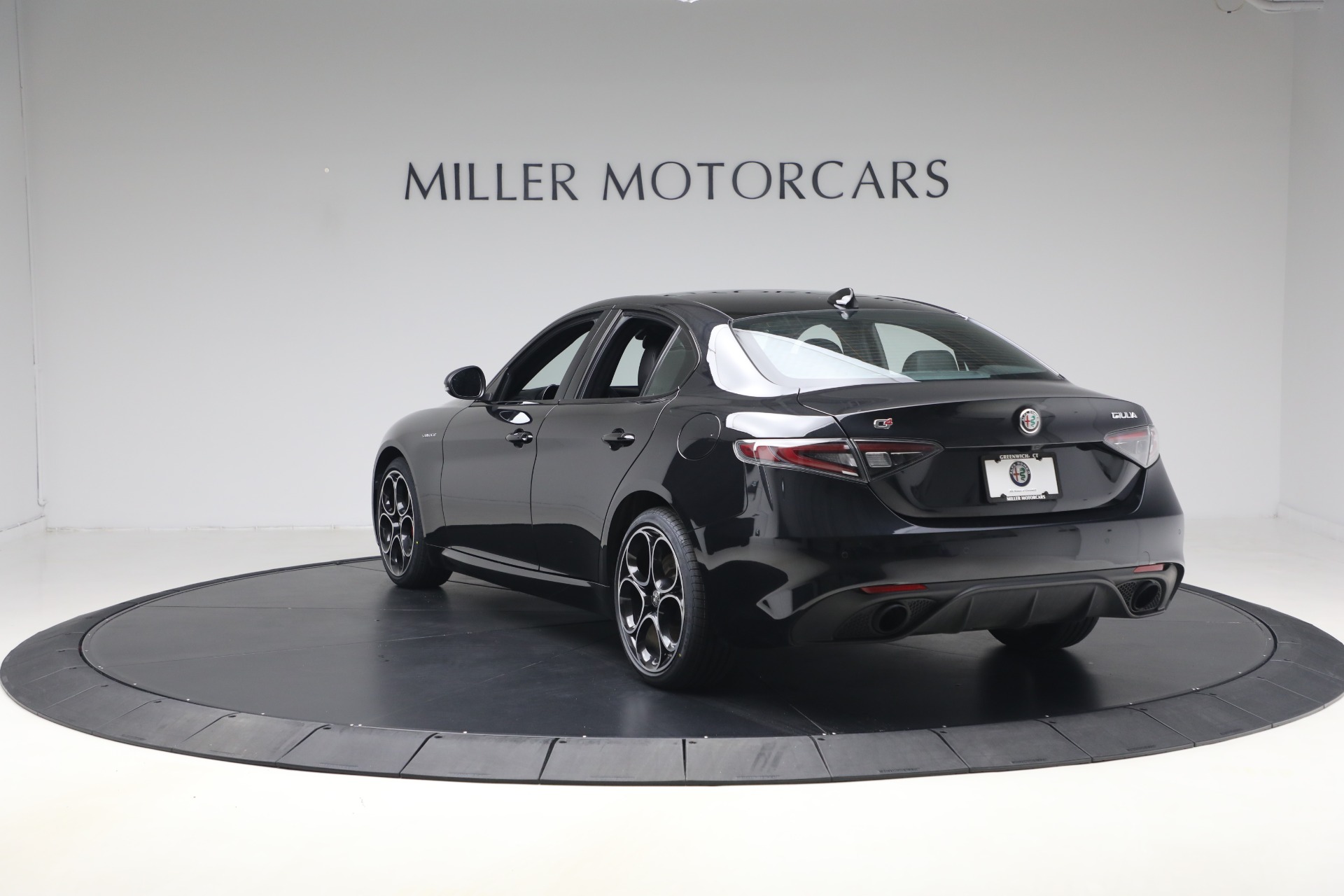 Used-2024-Alfa-Romeo-Giulia-Veloce