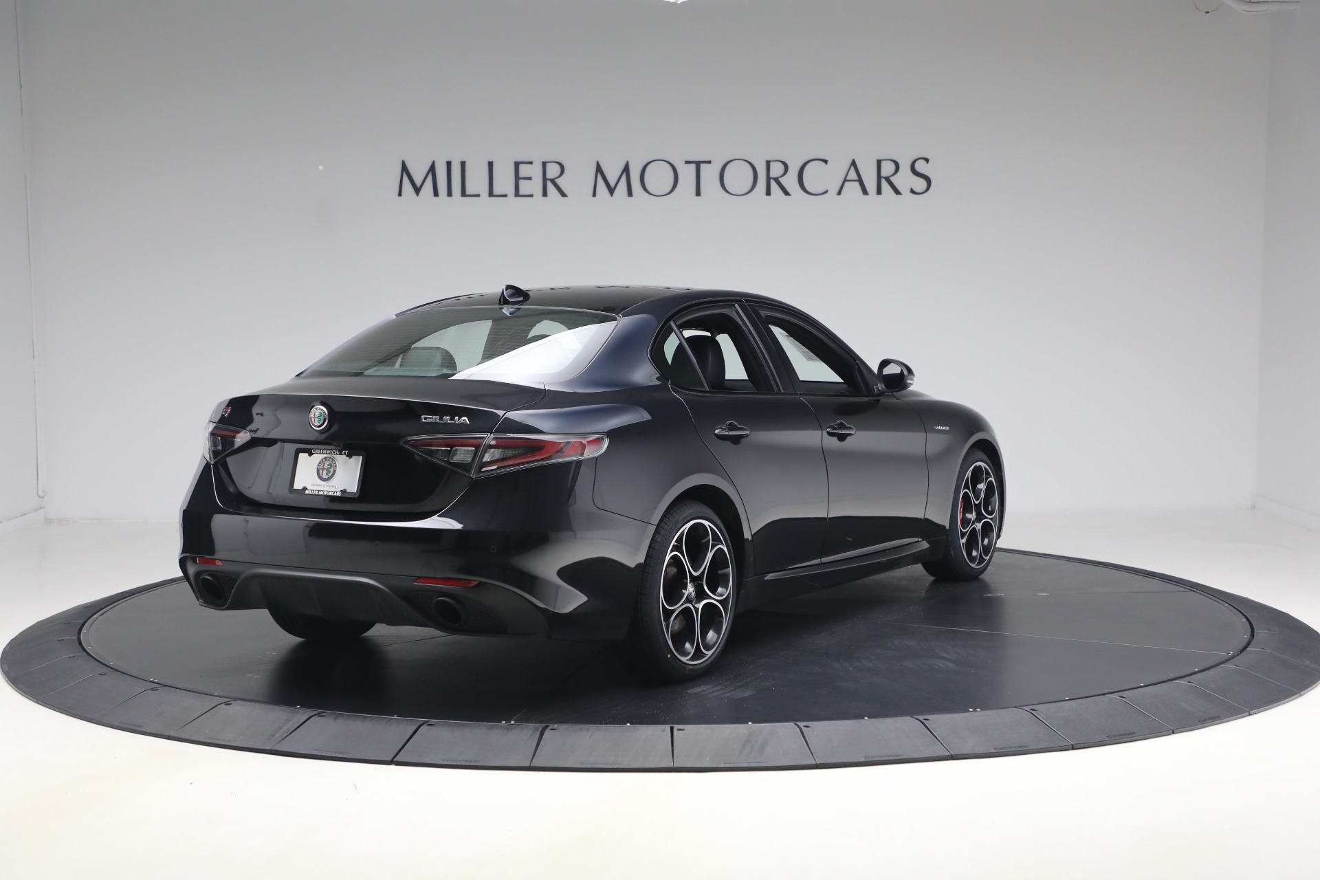 Used-2024-Alfa-Romeo-Giulia-Veloce
