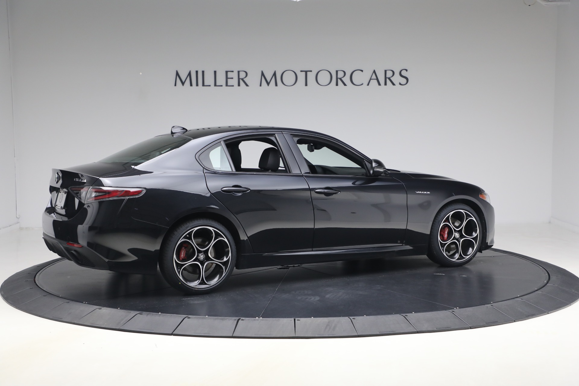 Used-2024-Alfa-Romeo-Giulia-Veloce
