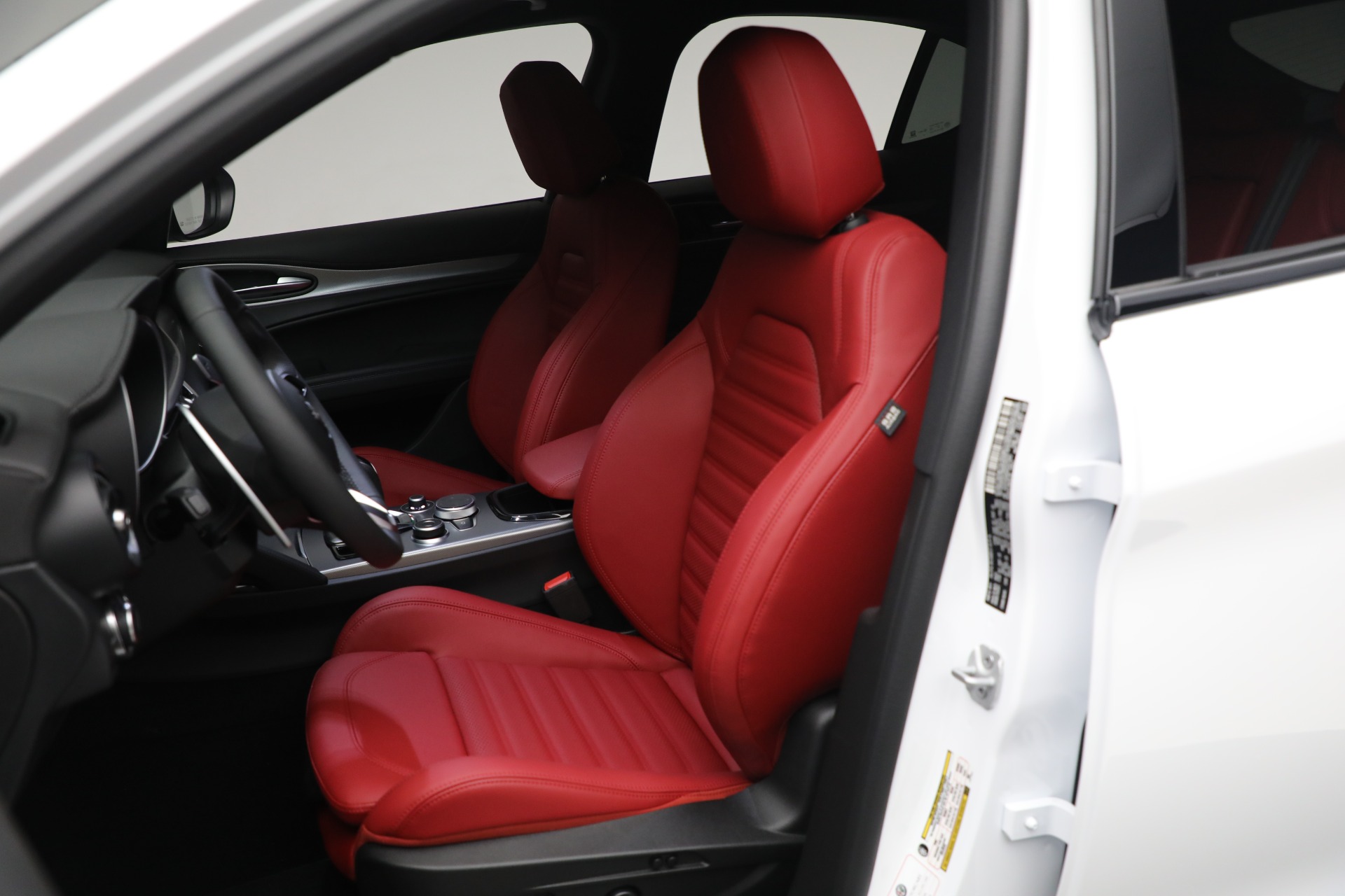 New-2024-Alfa-Romeo-Stelvio-Veloce