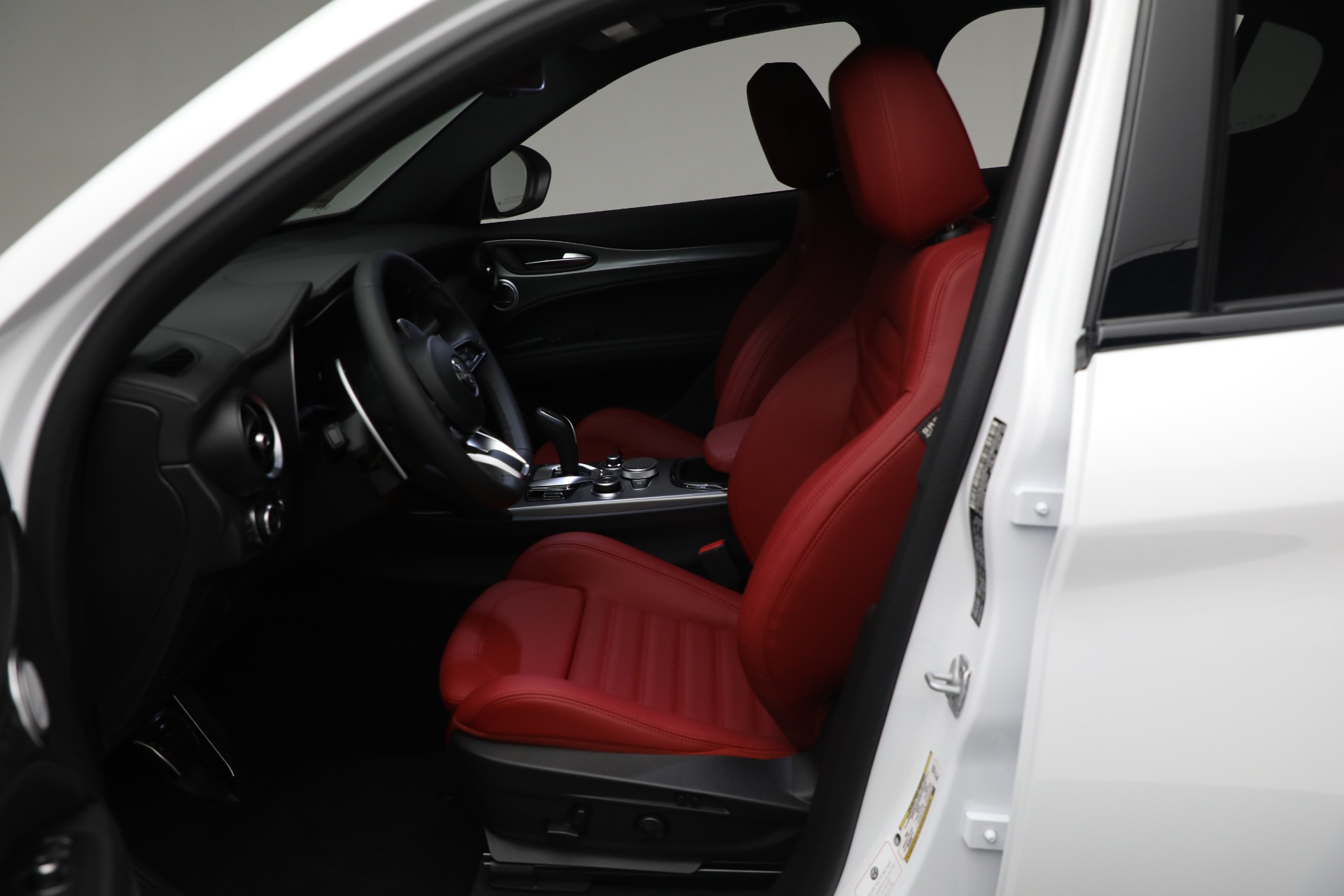 New-2024-Alfa-Romeo-Stelvio-Veloce