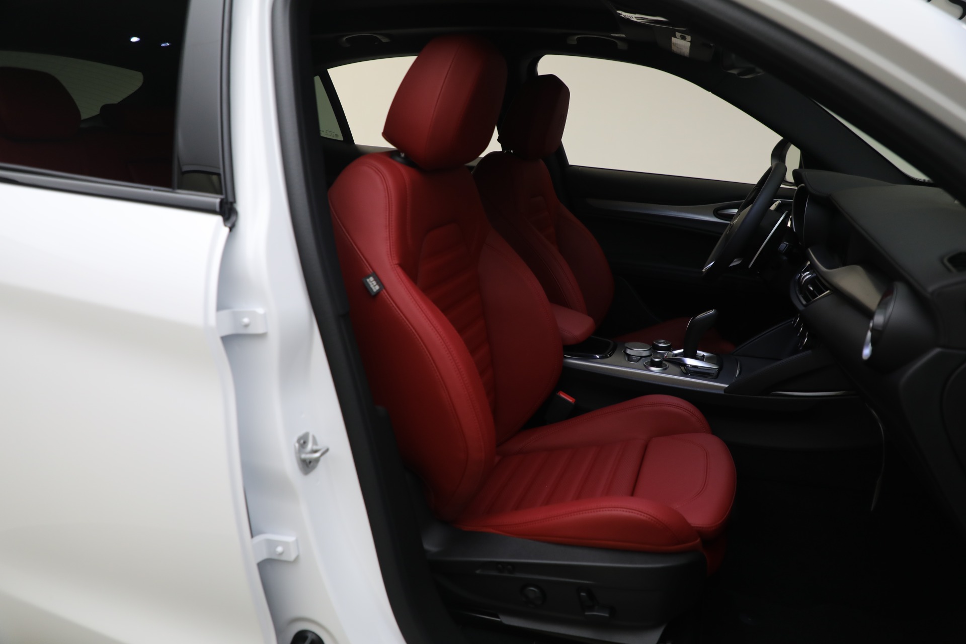 New-2024-Alfa-Romeo-Stelvio-Veloce