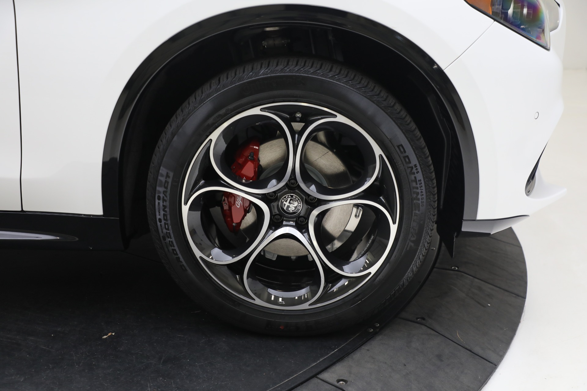 New-2024-Alfa-Romeo-Stelvio-Veloce