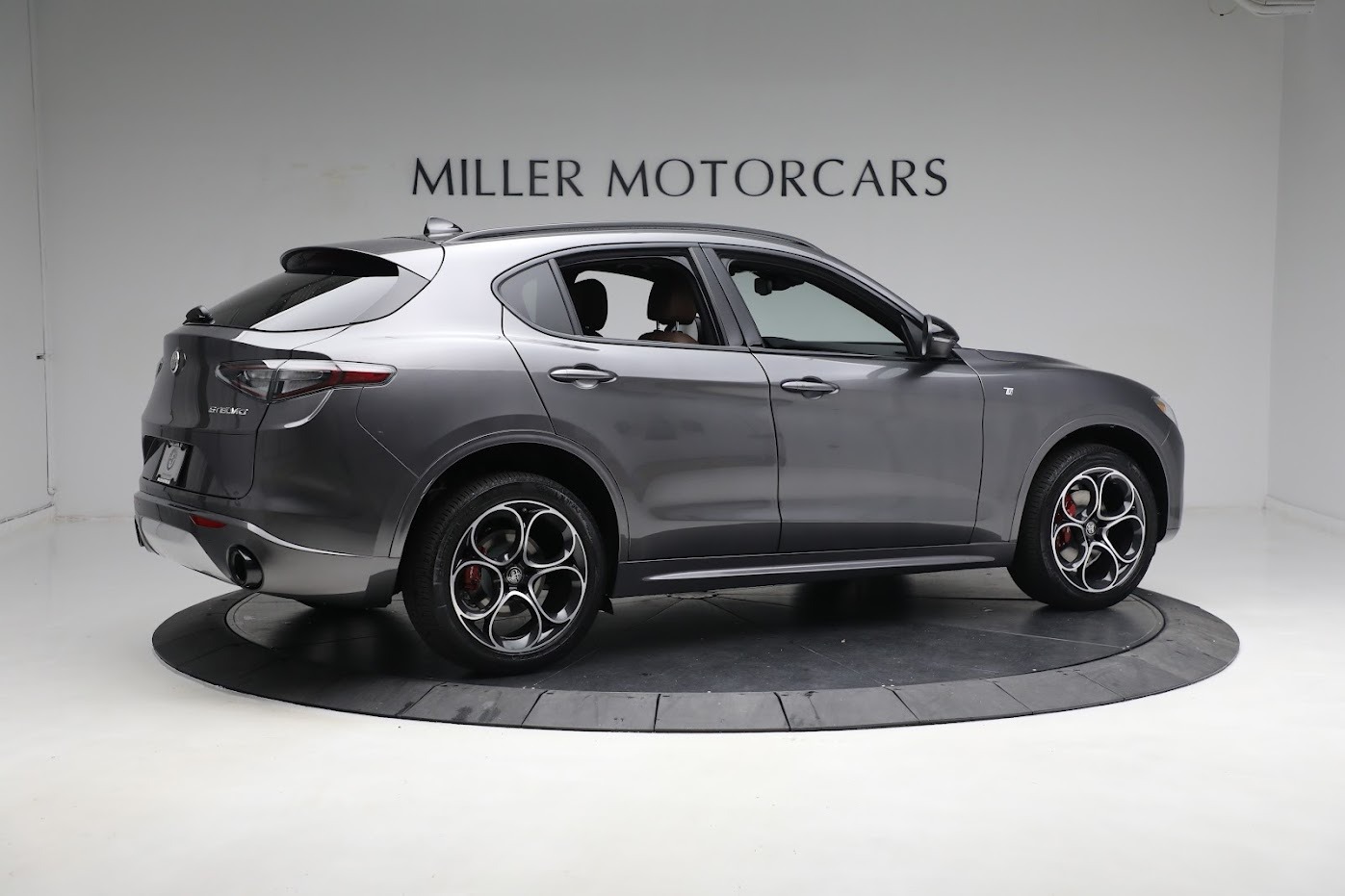 New-2024-Alfa-Romeo-Stelvio-Ti