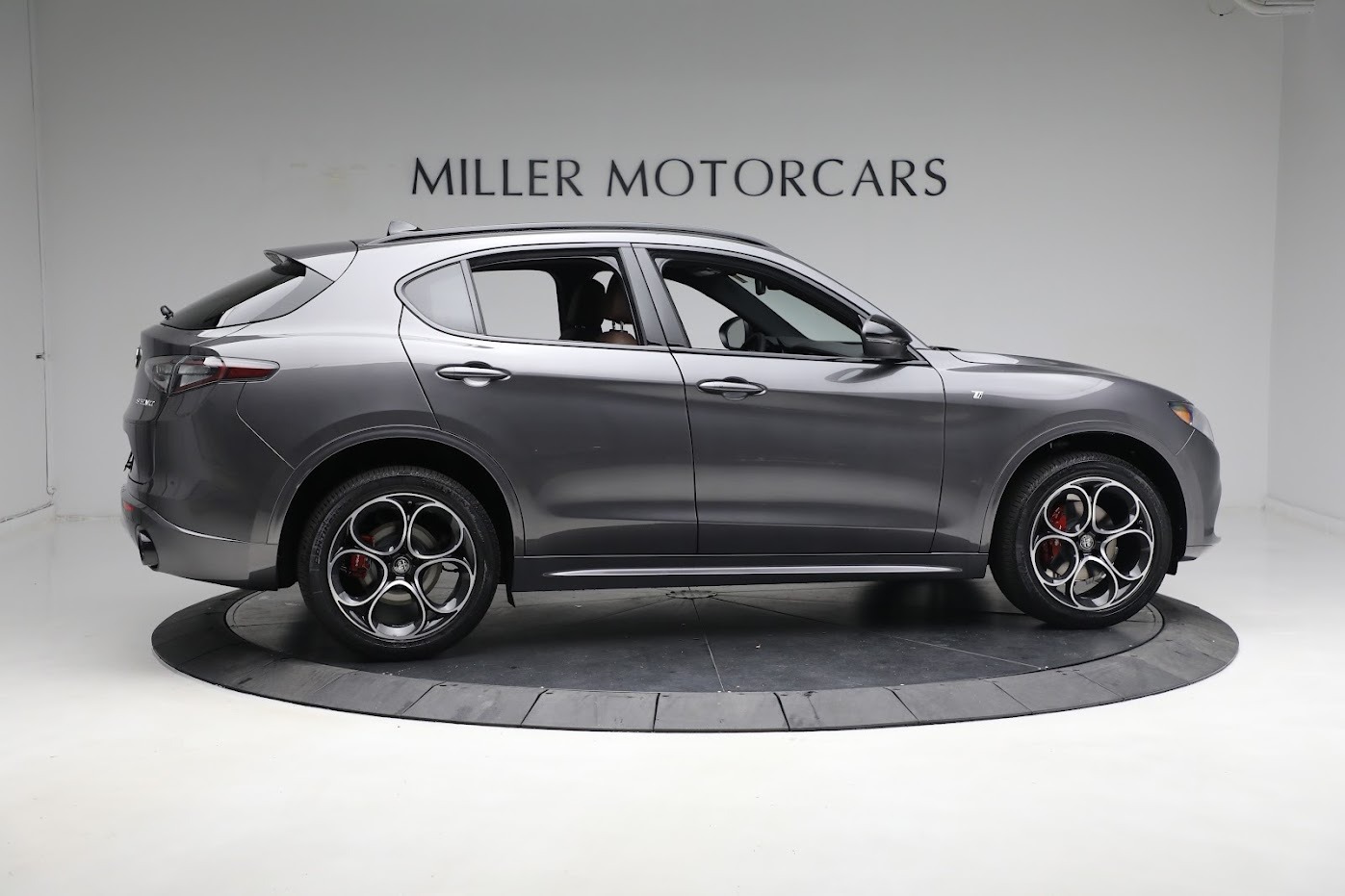 New-2024-Alfa-Romeo-Stelvio-Ti