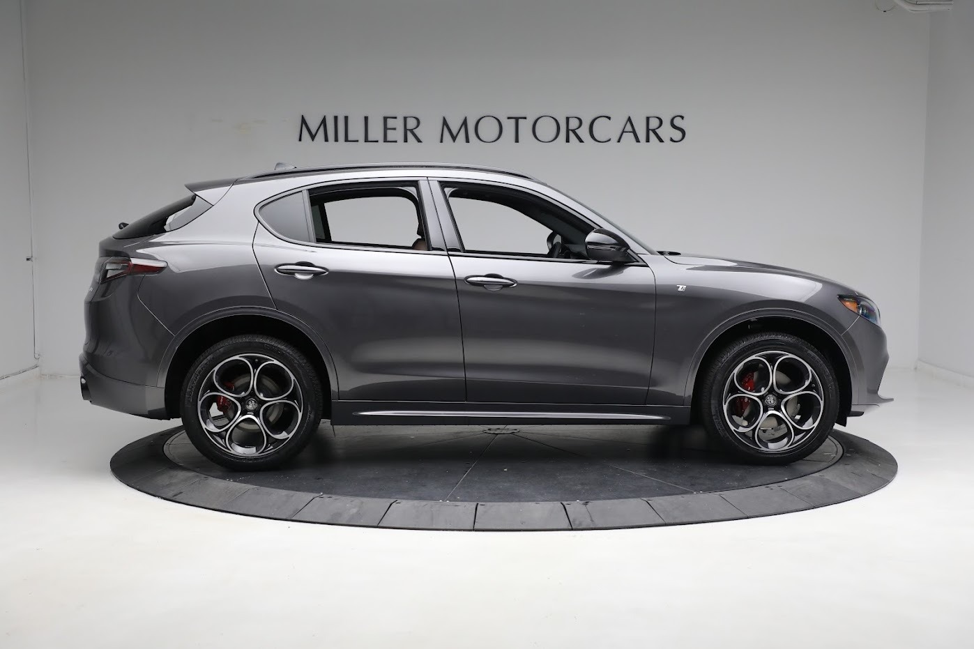 New-2024-Alfa-Romeo-Stelvio-Ti