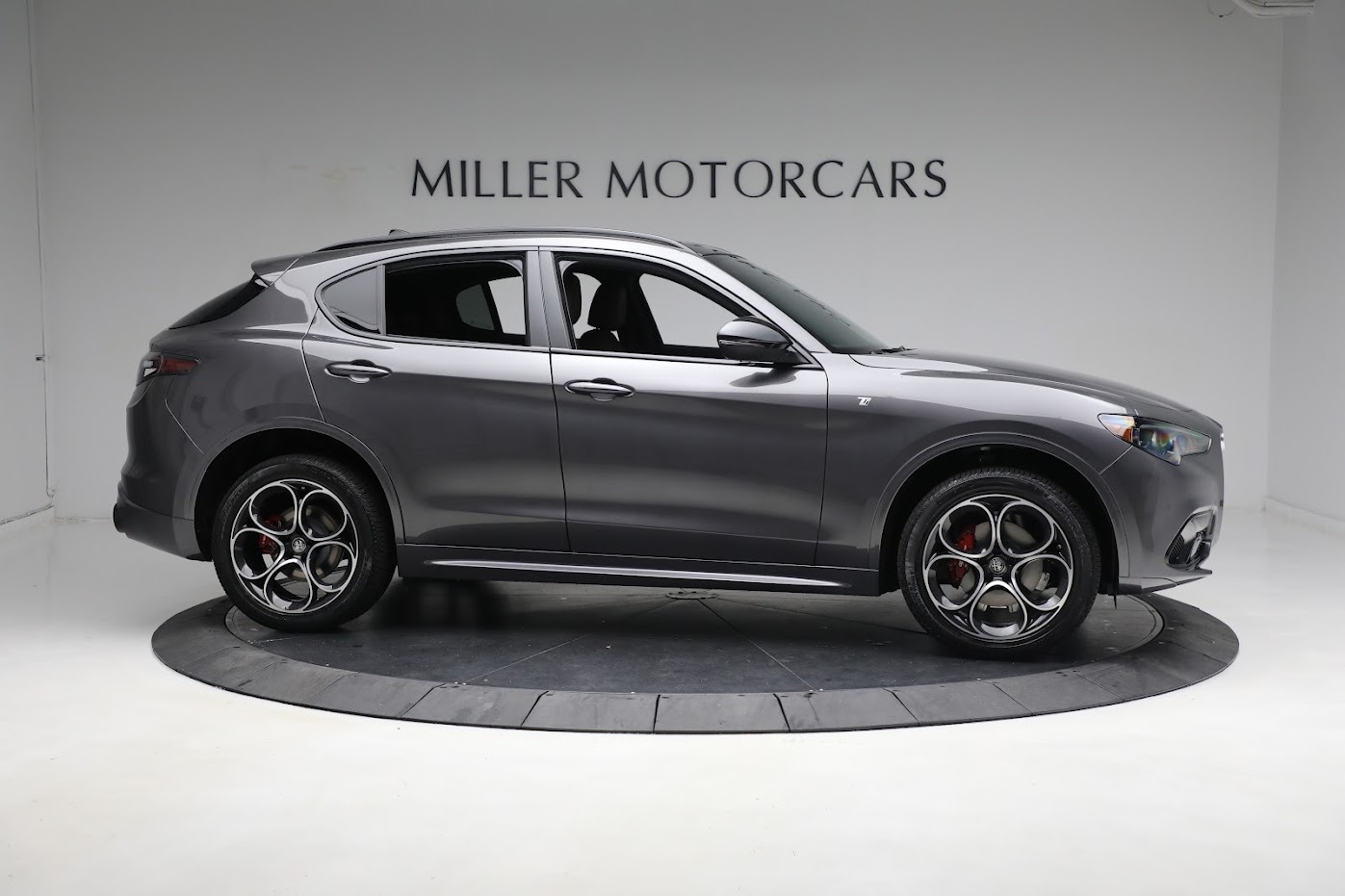 New-2024-Alfa-Romeo-Stelvio-Ti