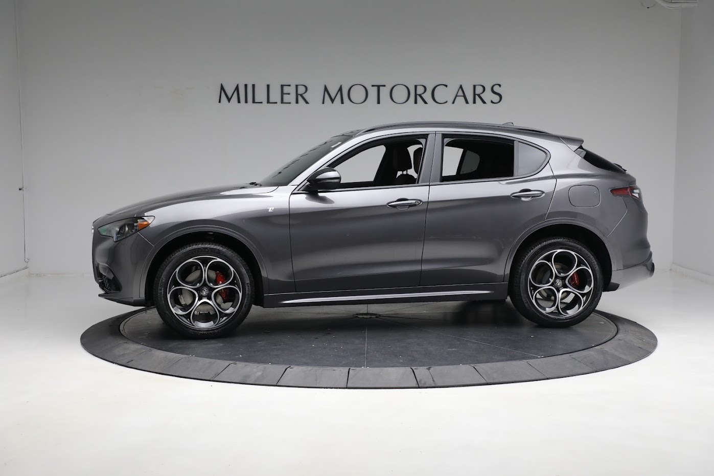 New-2024-Alfa-Romeo-Stelvio-Ti
