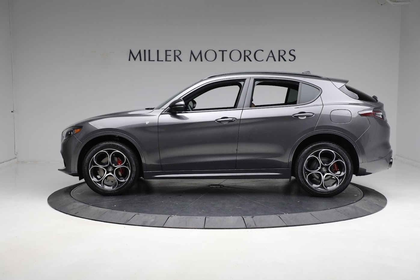 New-2024-Alfa-Romeo-Stelvio-Ti