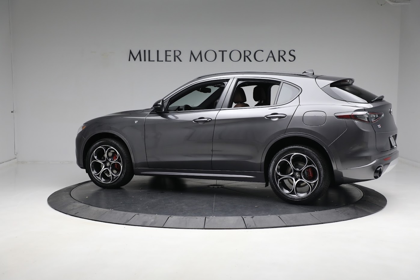 New-2024-Alfa-Romeo-Stelvio-Ti