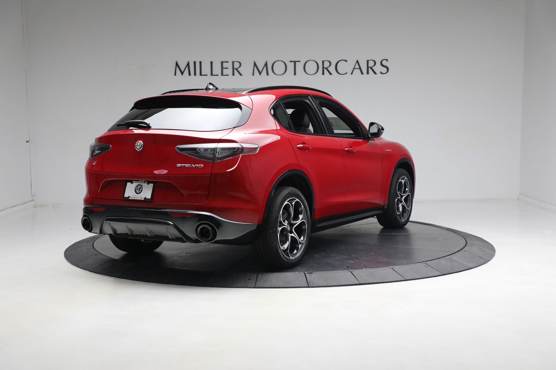 New-2024-Alfa-Romeo-Stelvio-Veloce