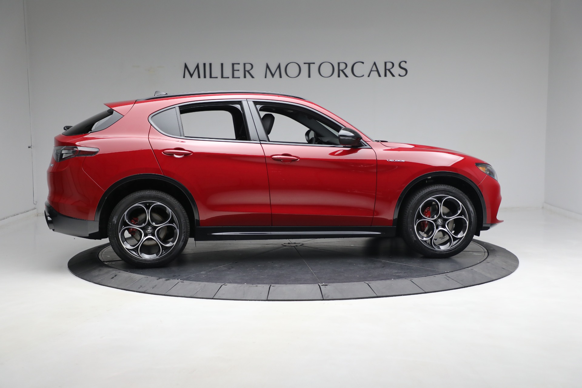 New-2024-Alfa-Romeo-Stelvio-Veloce