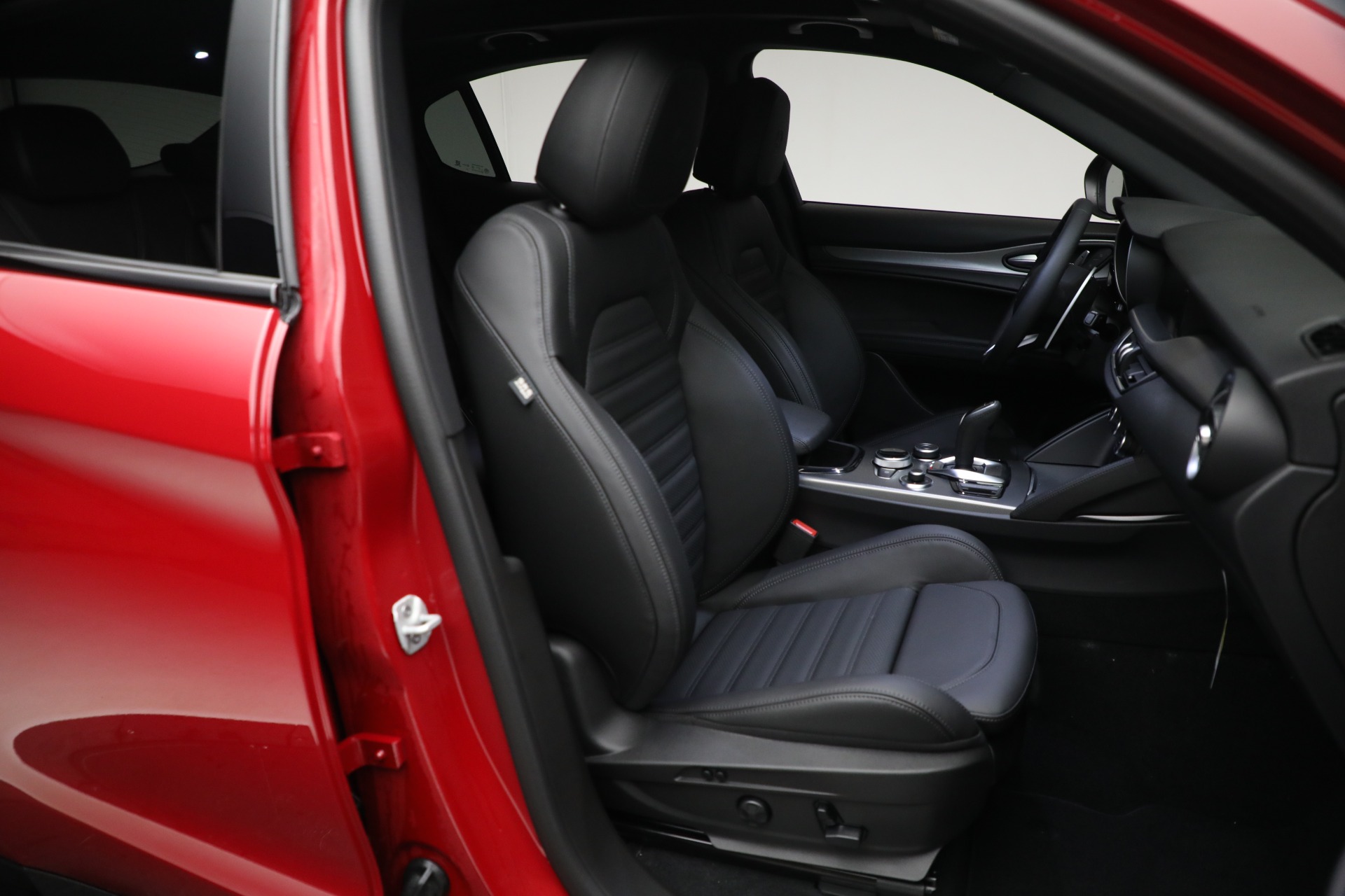 New-2024-Alfa-Romeo-Stelvio-Veloce