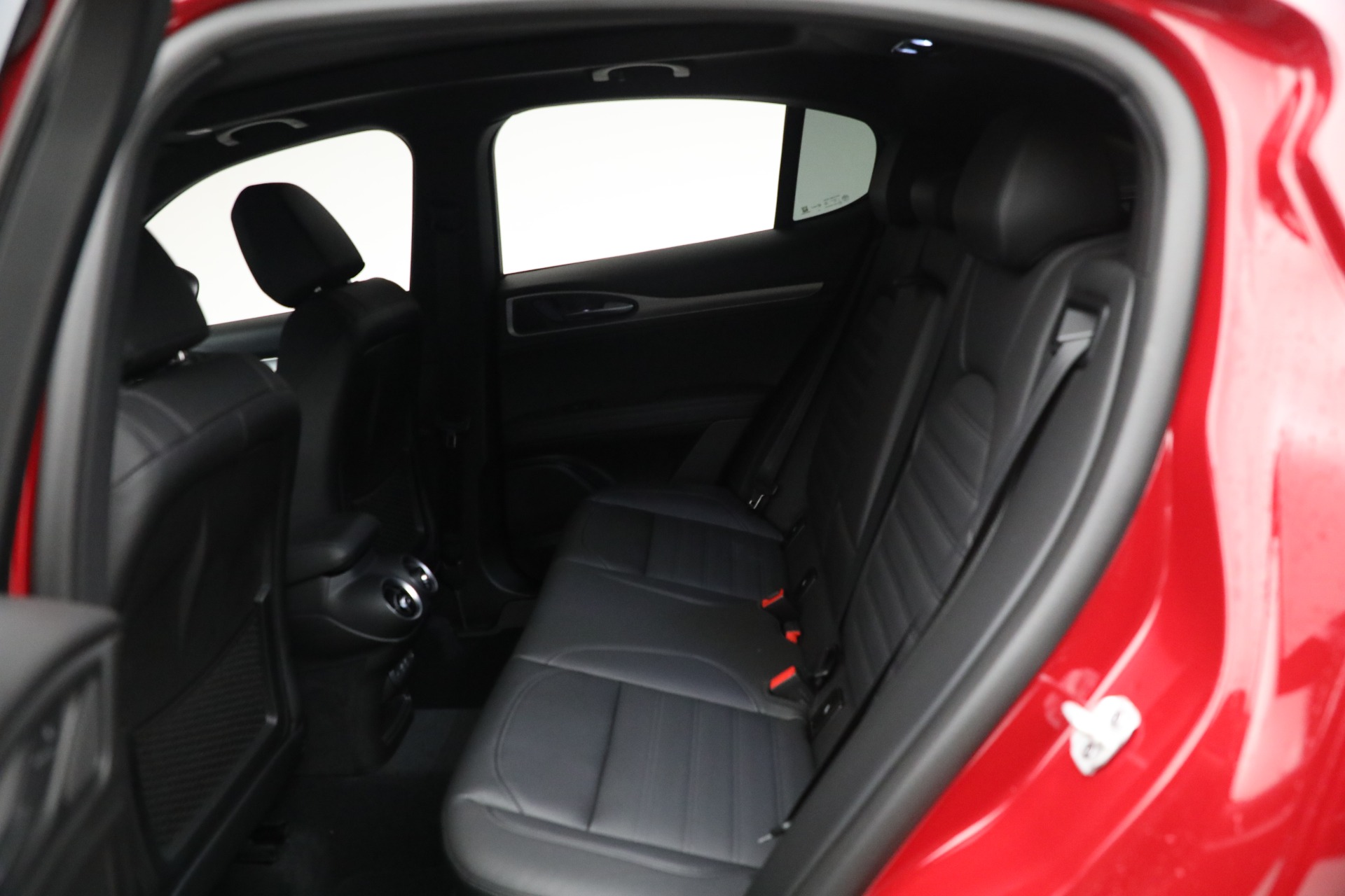 New-2024-Alfa-Romeo-Stelvio-Veloce