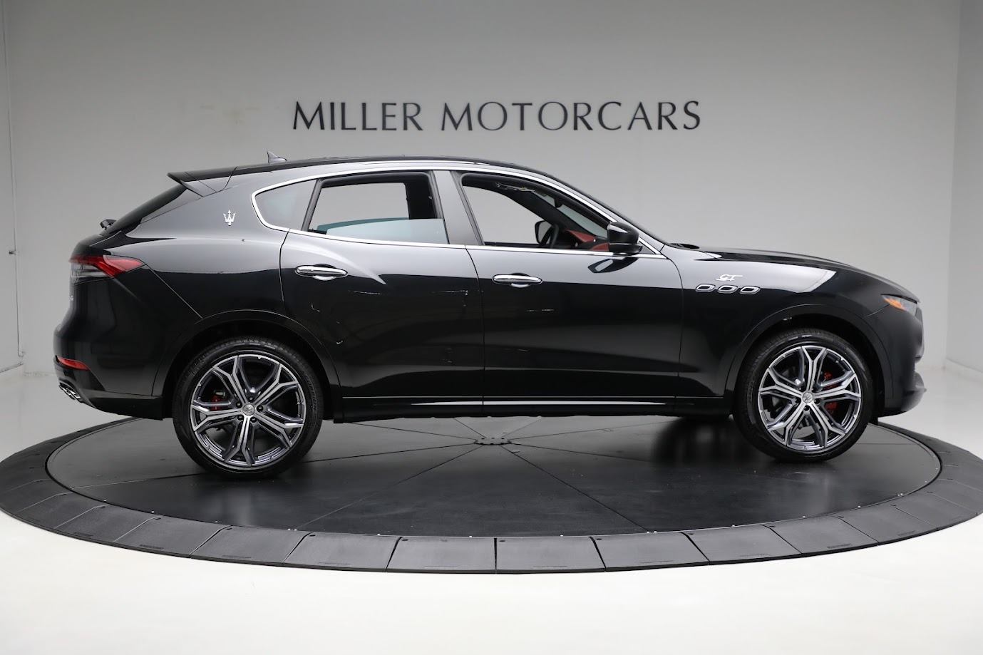New-2023-Maserati-Levante-GT