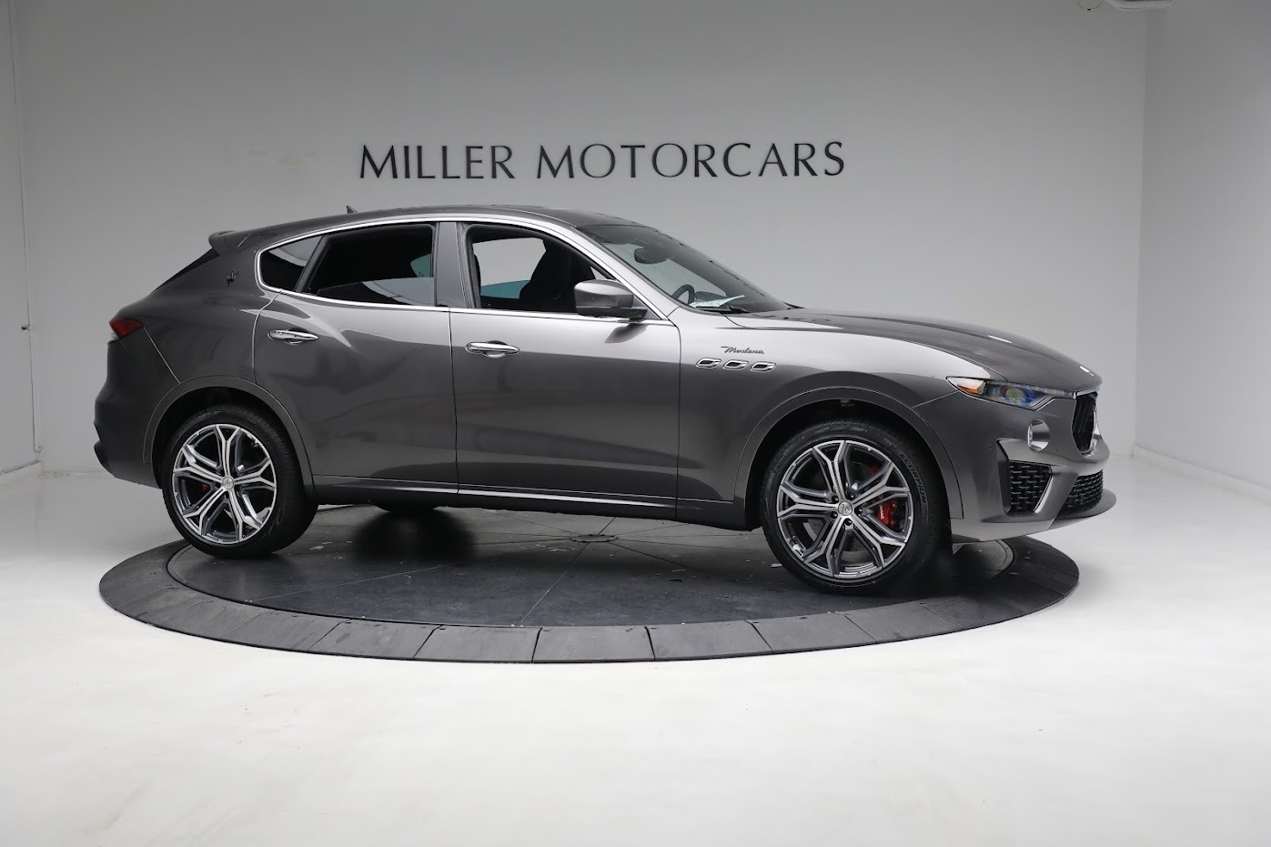 New-2023-Maserati-Levante-Modena