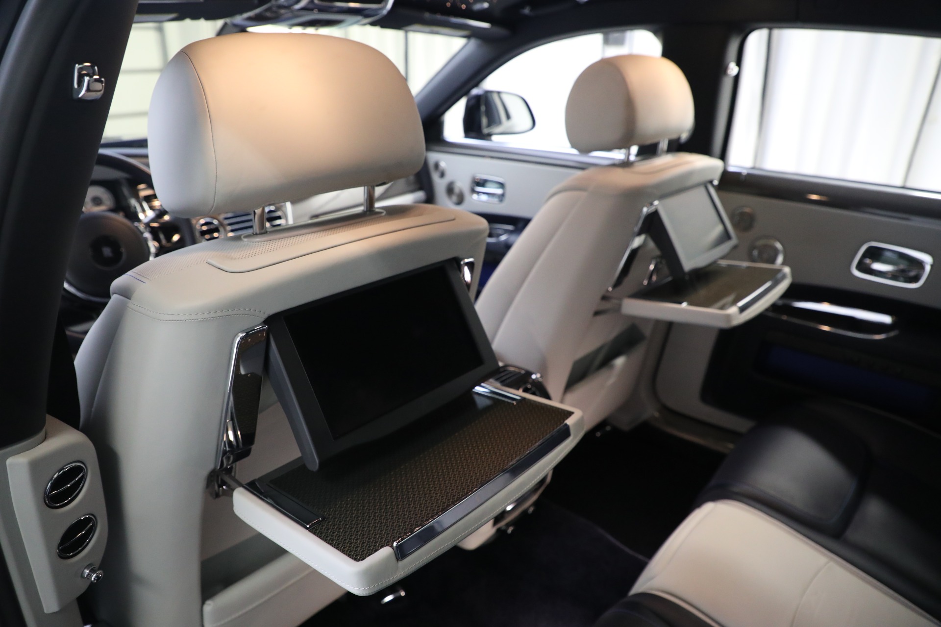 Used-2019-Rolls-Royce-Black-Badge-Ghost