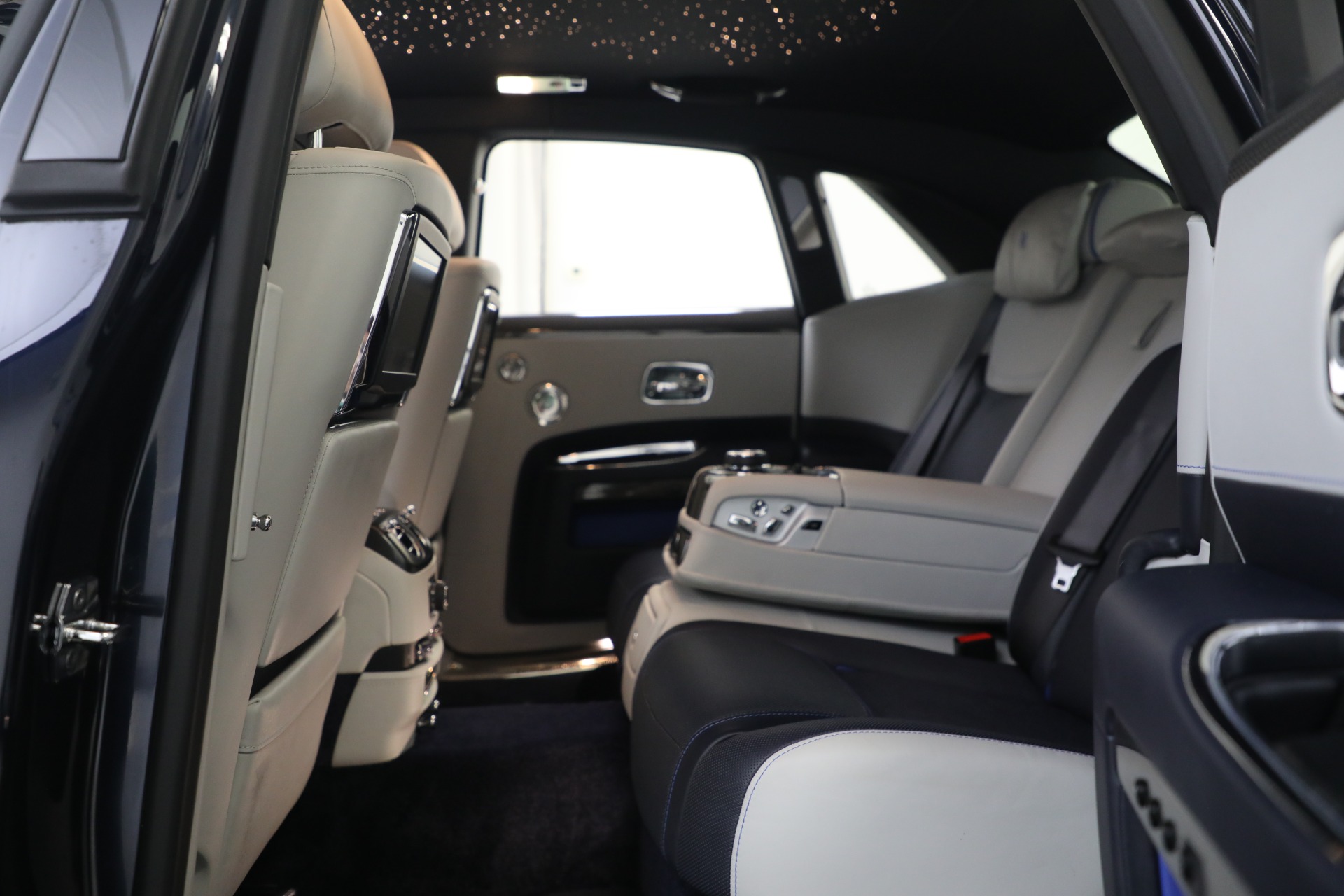 Used-2019-Rolls-Royce-Black-Badge-Ghost