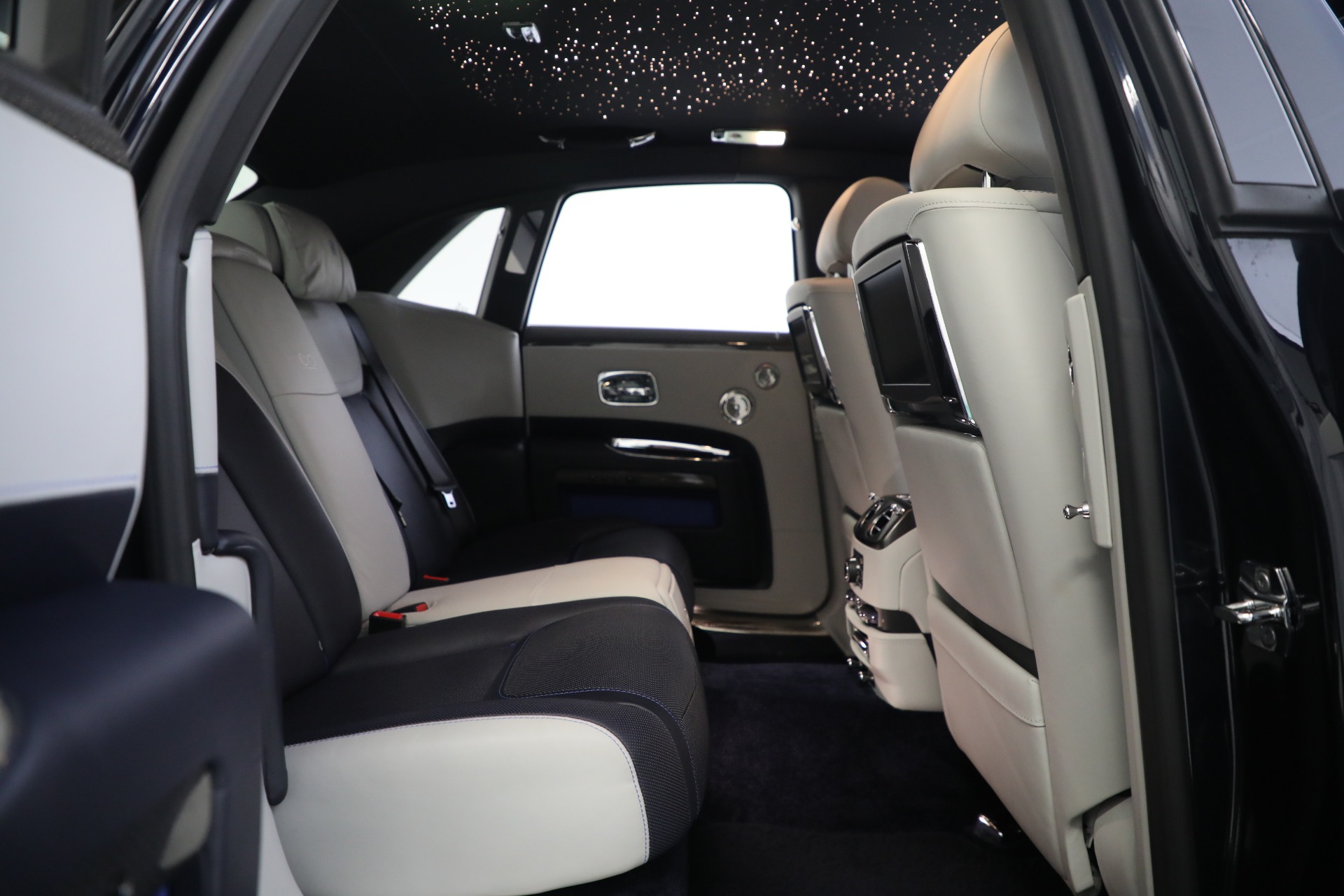 Used-2019-Rolls-Royce-Black-Badge-Ghost