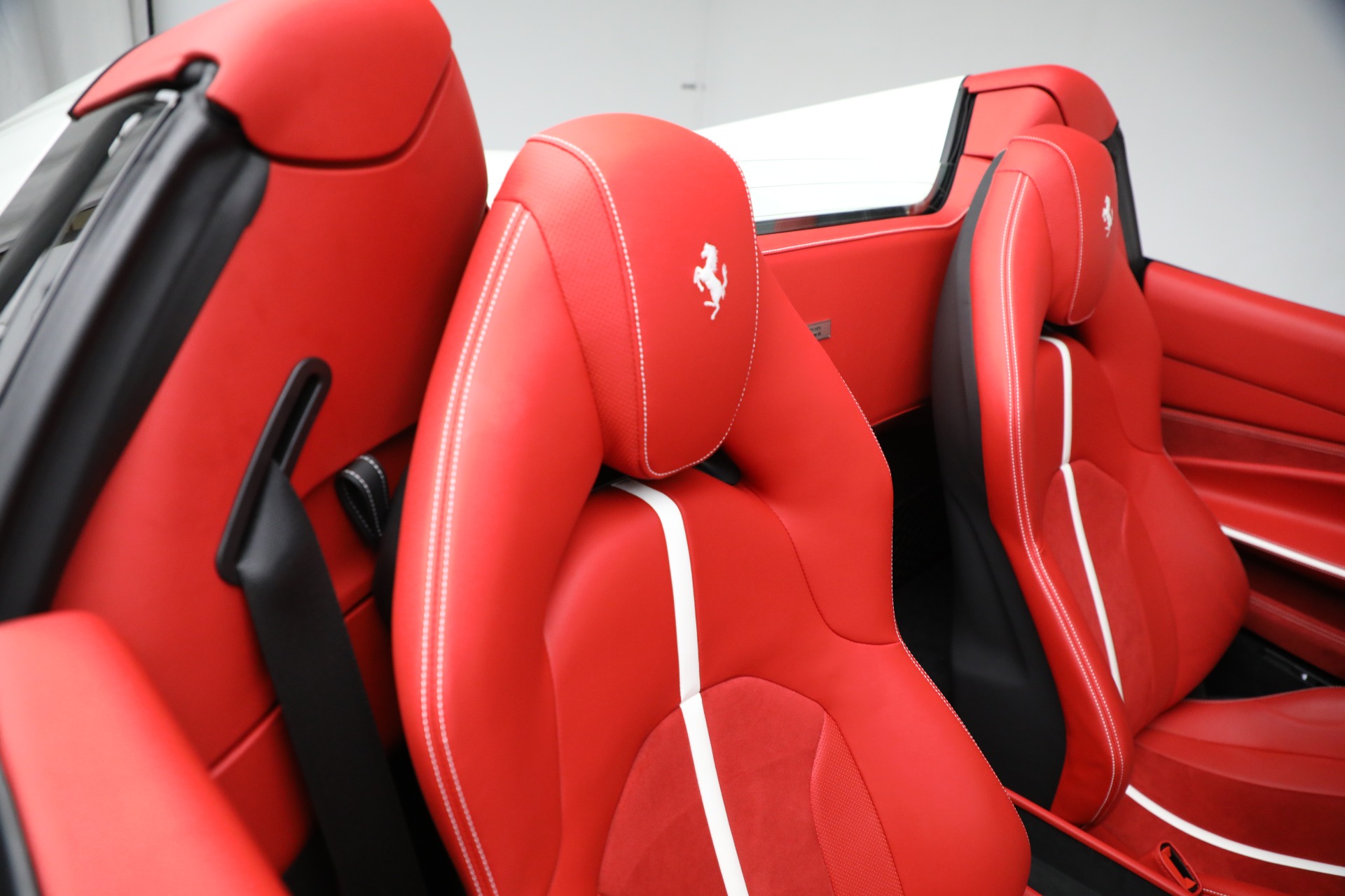 Used-2023-Ferrari-F8-Spider