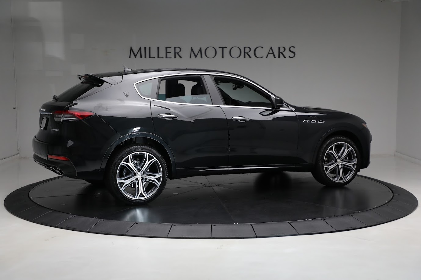 New-2023-Maserati-Levante-Modena