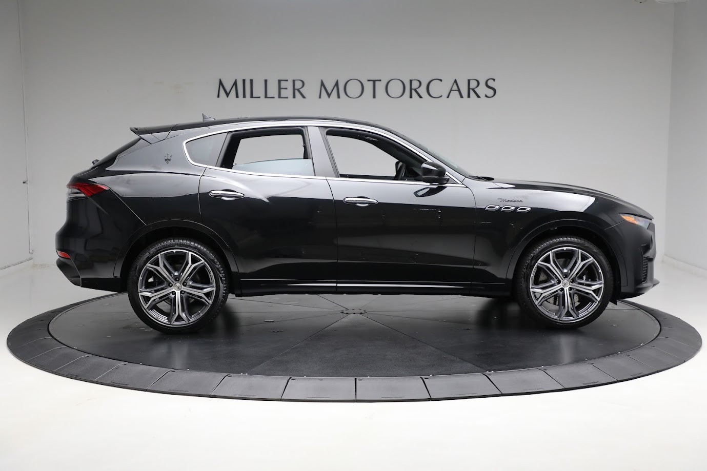 New-2023-Maserati-Levante-Modena