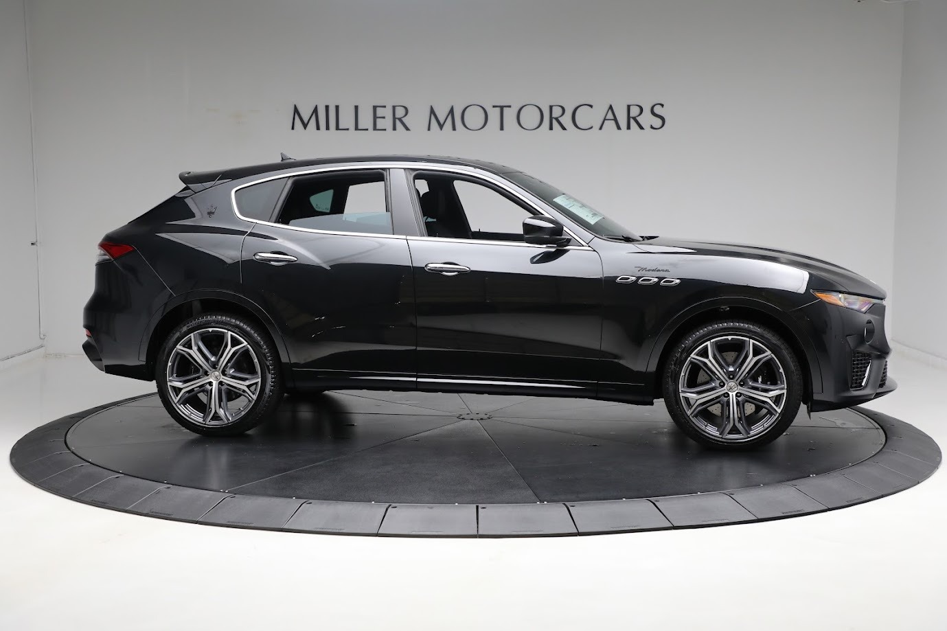 New-2023-Maserati-Levante-Modena