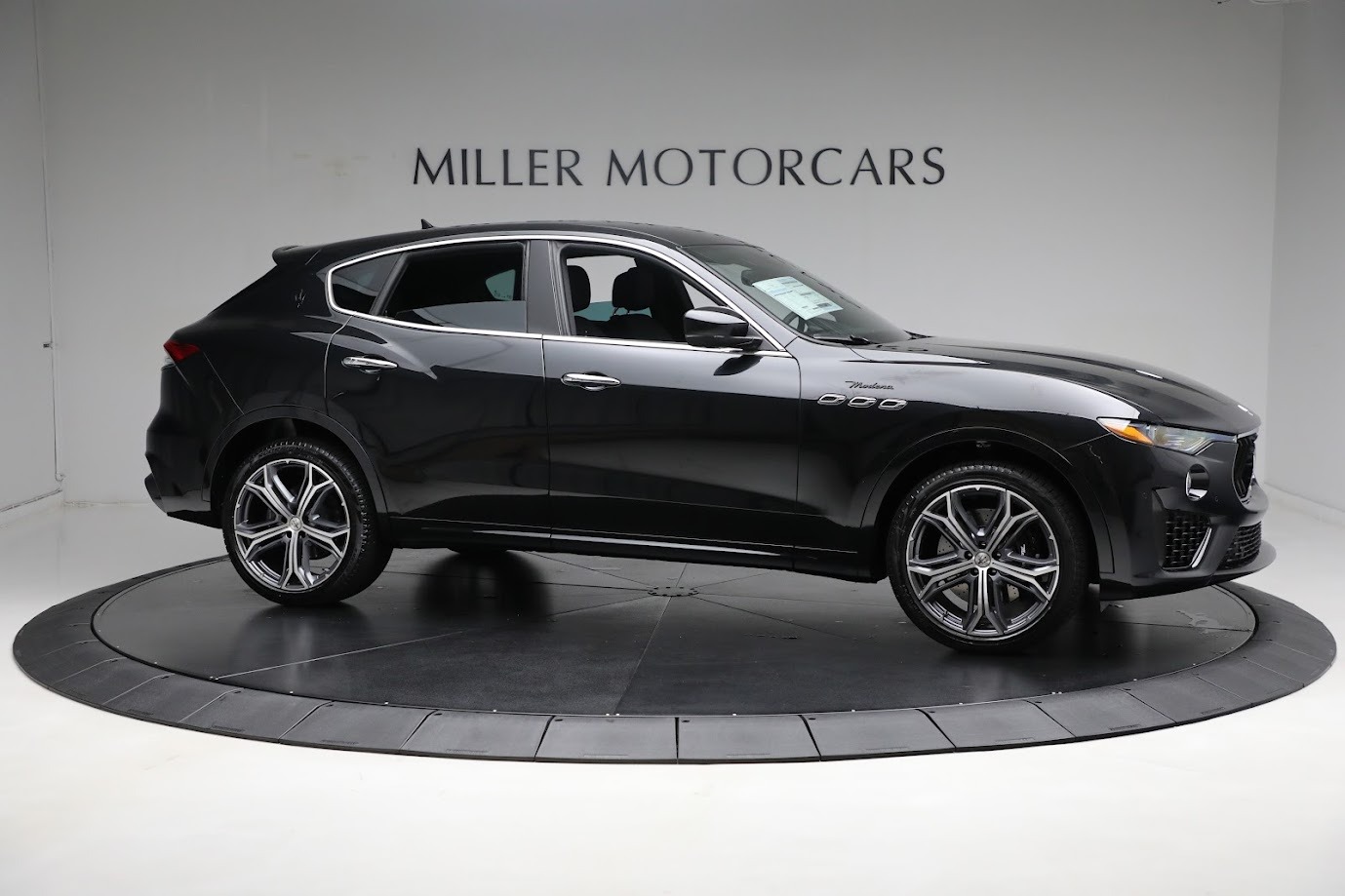 New-2023-Maserati-Levante-Modena