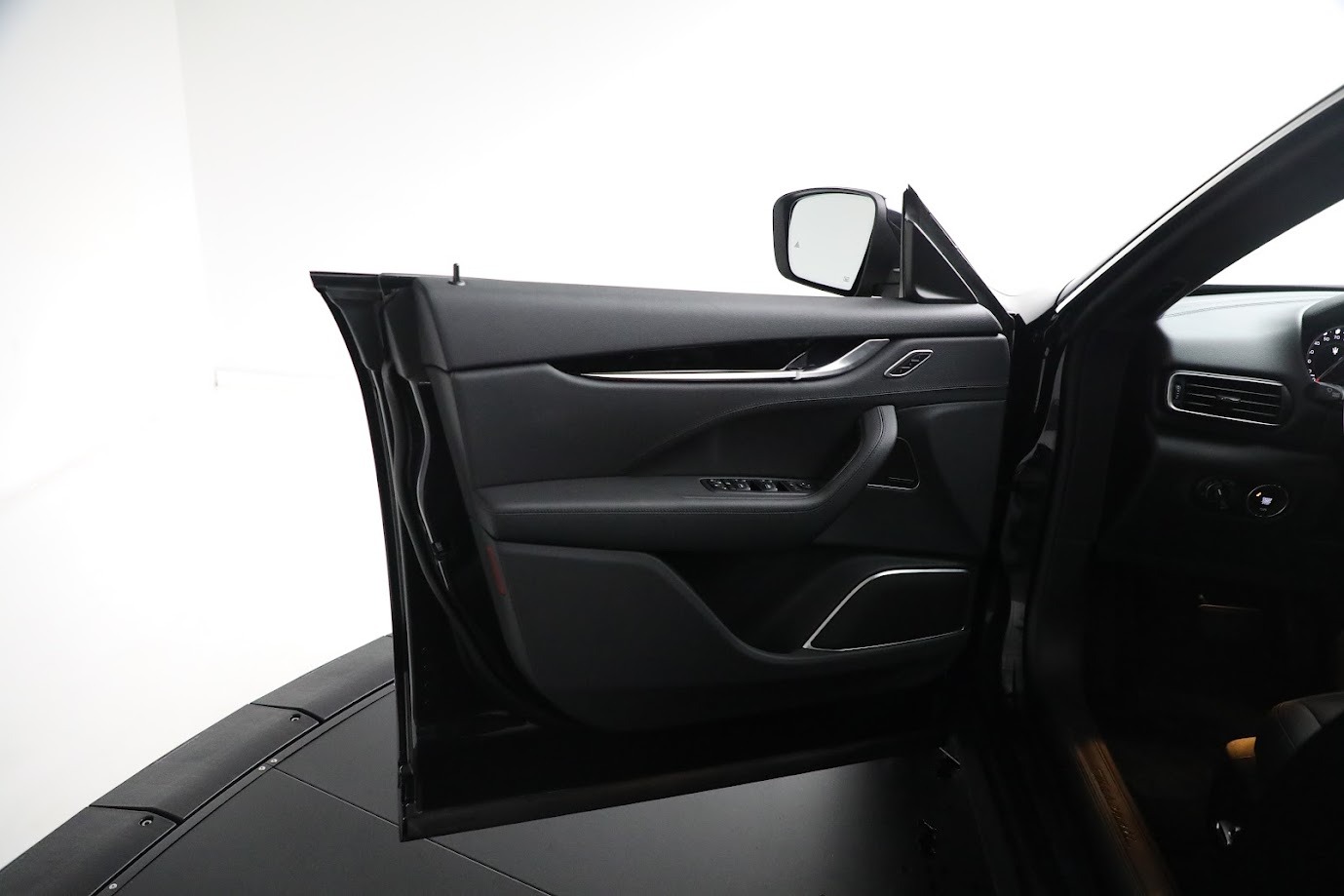 New-2023-Maserati-Levante-Modena