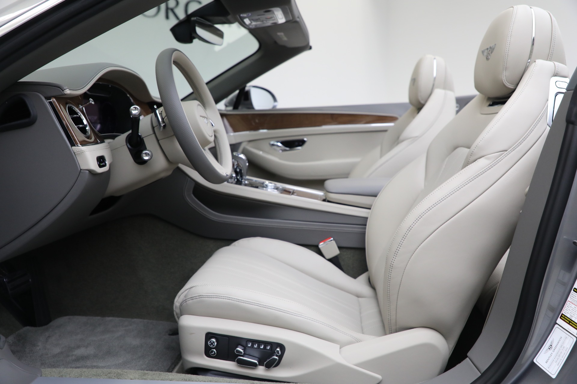 New-2024-Bentley-Continental-GTC-V8