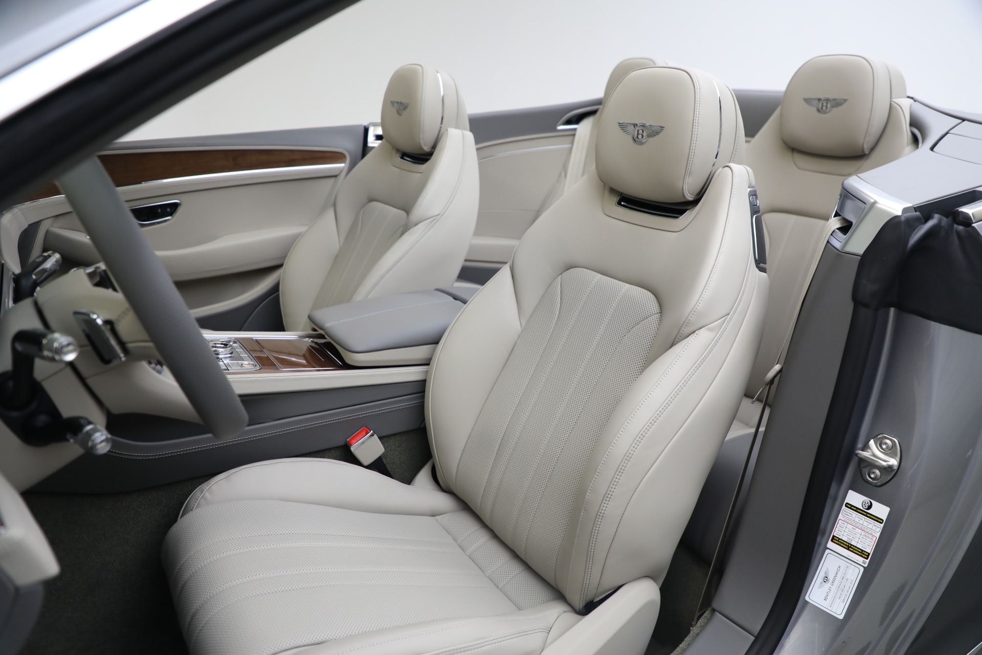 New-2024-Bentley-Continental-GTC-V8